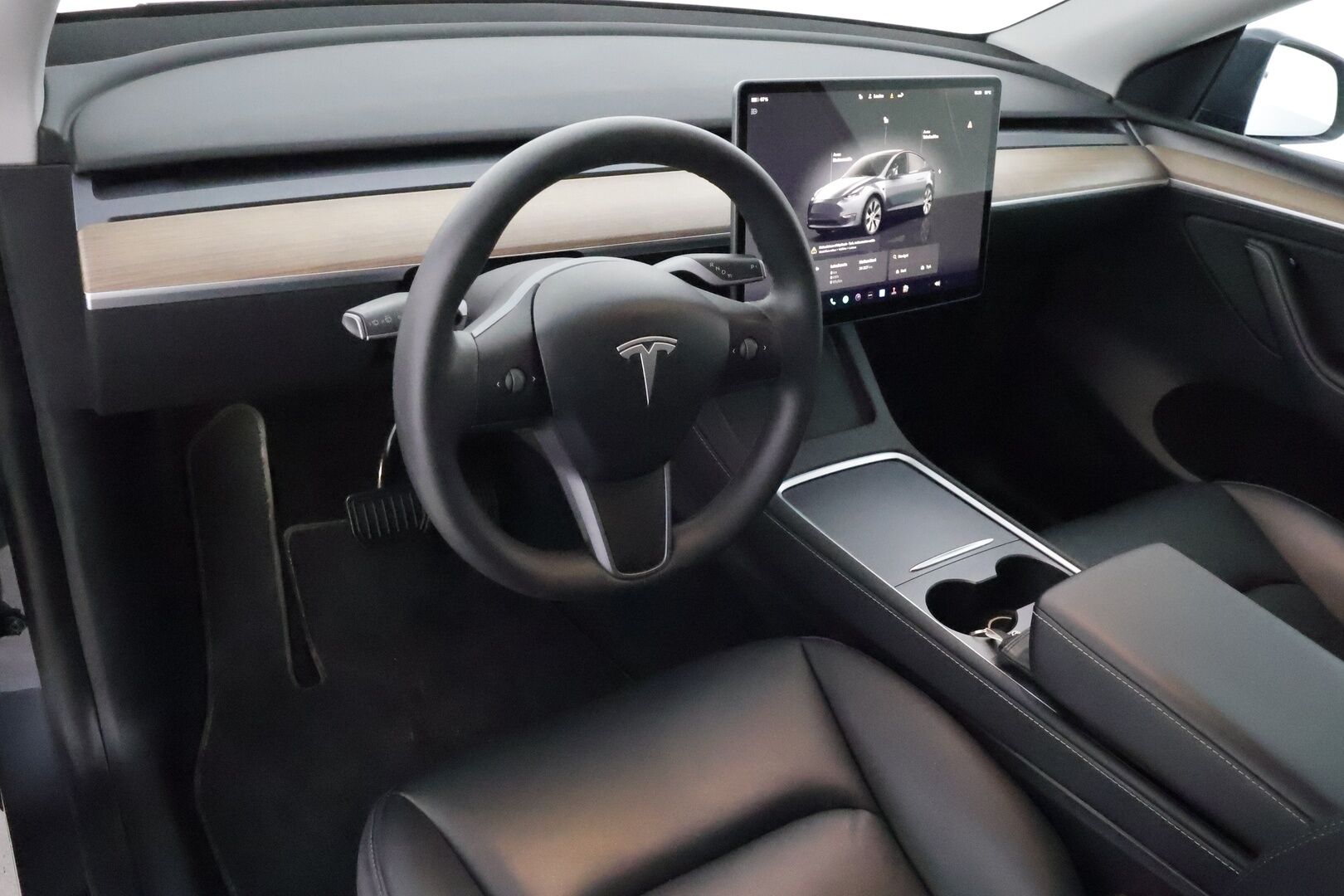 TESLA MODEL Y 2022 Long Range AWD **Lasikatto / Lämpöpumppu / Koukku / Adapt.Vakkari / Matrix-LED / Navi / Kaistavahti** - 3,99 % KORKOTARJOUS TÄHÄN AUTOON - P. Kamera / Premium Audio / q1Nahkaverhoilu / KeylessGO / 2x Renkaat