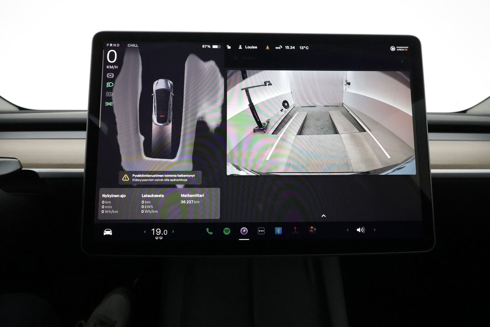 TESLA MODEL Y 2022 Long Range AWD **Lasikatto / Lämpöpumppu / Koukku / Adapt.Vakkari / Matrix-LED / Navi / Kaistavahti** - 3,99 % KORKOTARJOUS TÄHÄN AUTOON - P. Kamera / Premium Audio / q1Nahkaverhoilu / KeylessGO / 2x Renkaat
