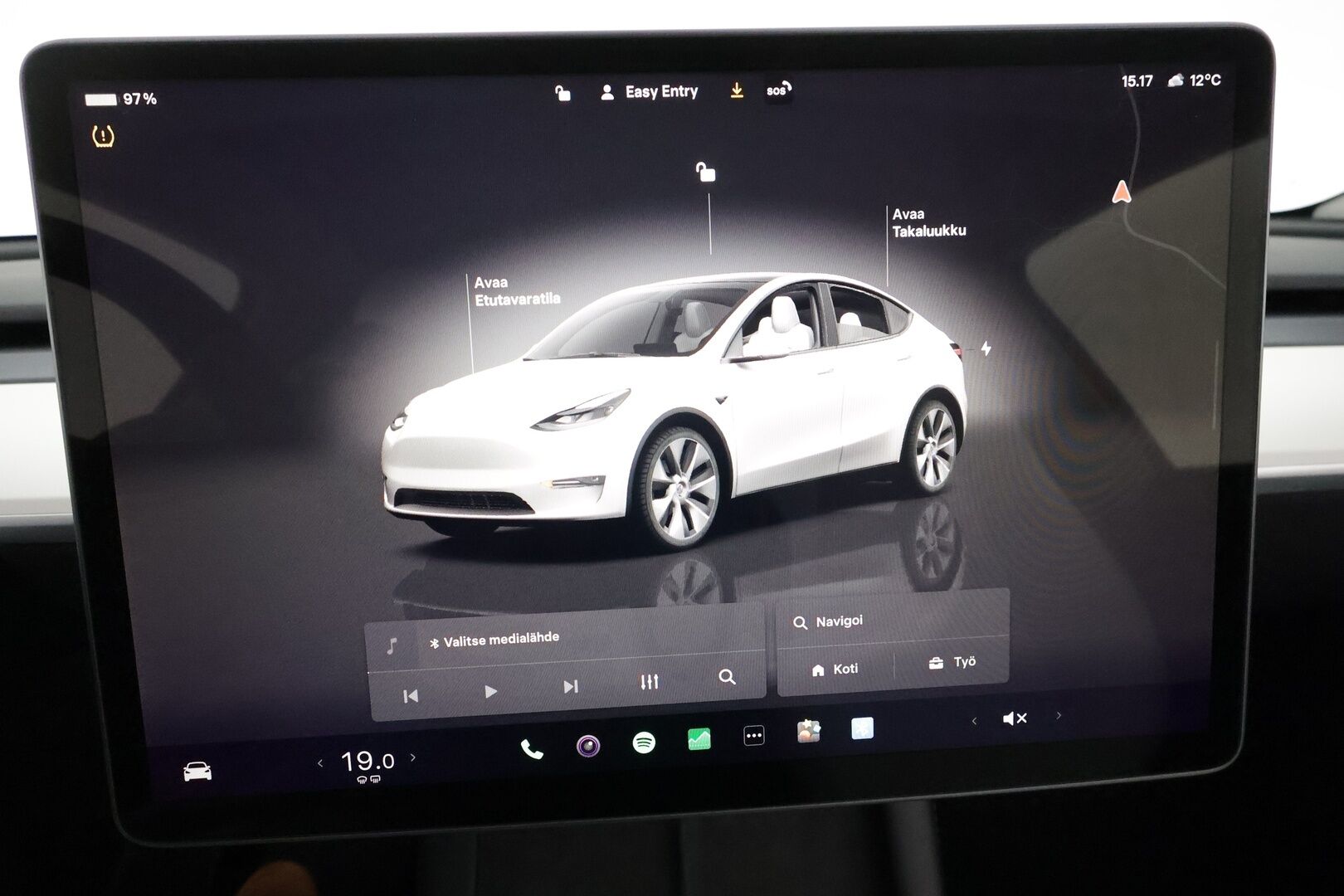 TESLA MODEL Y 2022 Long Range AMD Ryzen **Lasikatto / Lämpöpumppu / Adapt.Vakkari / Matrix-LED / P. Kamera / Navi / Kaistavahti** - 3,99 % KORKOTARJOUS TÄHÄN AUTOON - Valkoinen Nahkaverhoilu / KeylessGO / 2x Latauskaapelit / 2x Renkaat