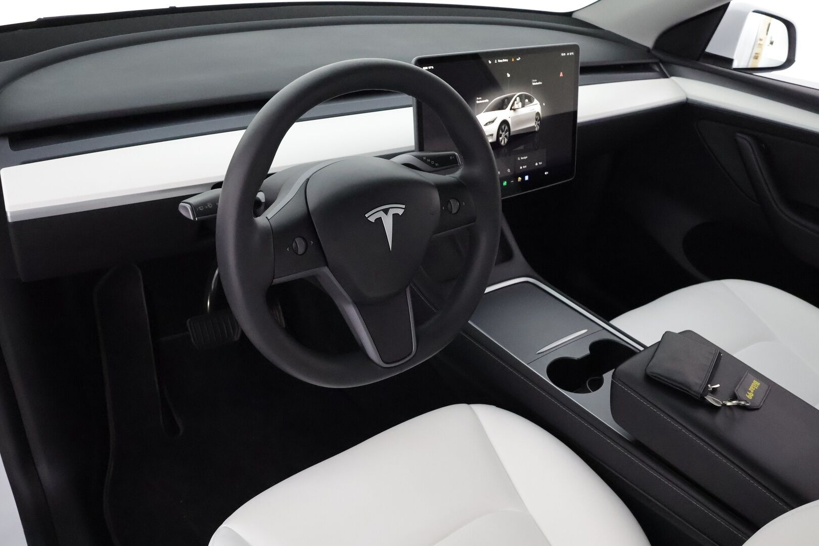 TESLA MODEL Y 2022 Long Range AMD Ryzen **Lasikatto / Lämpöpumppu / Adapt.Vakkari / Matrix-LED / P. Kamera / Navi / Kaistavahti** - 3,99 % KORKOTARJOUS TÄHÄN AUTOON - Valkoinen Nahkaverhoilu / KeylessGO / 2x Latauskaapelit / 2x Renkaat