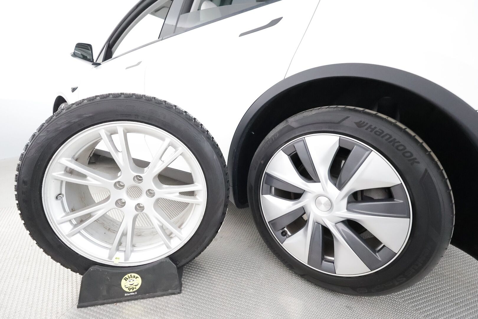 TESLA MODEL Y 2022 Long Range AMD Ryzen **Lasikatto / Lämpöpumppu / Adapt.Vakkari / Matrix-LED / P. Kamera / Navi / Kaistavahti** - 3,99 % KORKOTARJOUS TÄHÄN AUTOON - Valkoinen Nahkaverhoilu / KeylessGO / 2x Latauskaapelit / 2x Renkaat