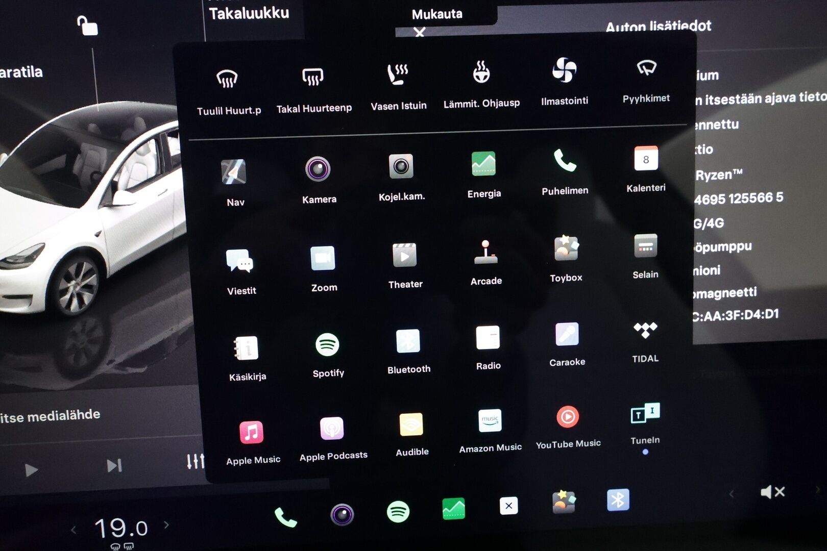 TESLA MODEL Y 2022 Long Range AMD Ryzen **Lasikatto / Lämpöpumppu / Adapt.Vakkari / Matrix-LED / P. Kamera / Navi / Kaistavahti** - 3,99 % KORKOTARJOUS TÄHÄN AUTOON - Valkoinen Nahkaverhoilu / KeylessGO / 2x Latauskaapelit / 2x Renkaat