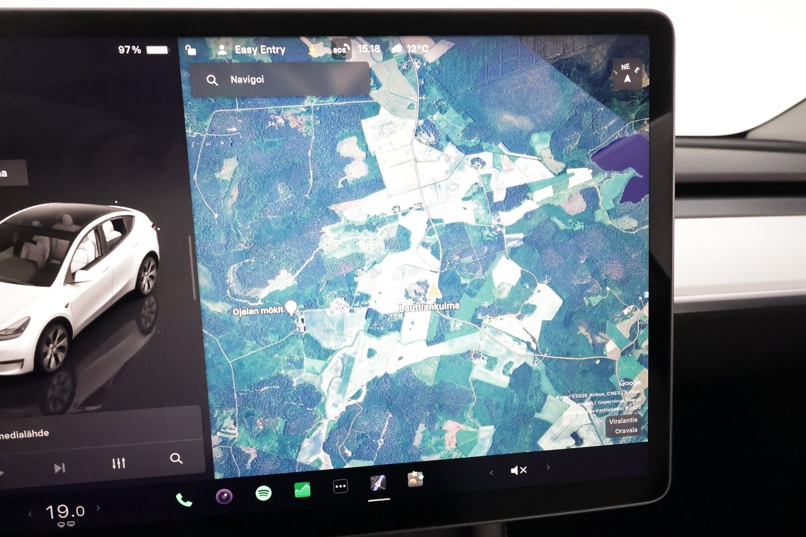 TESLA MODEL Y 2022 Long Range AMD Ryzen **Lasikatto / Lämpöpumppu / Adapt.Vakkari / Matrix-LED / P. Kamera / Navi / Kaistavahti** - 3,99 % KORKOTARJOUS TÄHÄN AUTOON - Valkoinen Nahkaverhoilu / KeylessGO / 2x Latauskaapelit / 2x Renkaat