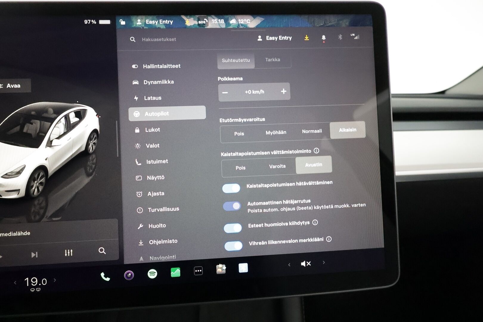 TESLA MODEL Y 2022 Long Range AMD Ryzen **Lasikatto / Lämpöpumppu / Adapt.Vakkari / Matrix-LED / P. Kamera / Navi / Kaistavahti** - 3,99 % KORKOTARJOUS TÄHÄN AUTOON - Valkoinen Nahkaverhoilu / KeylessGO / 2x Latauskaapelit / 2x Renkaat