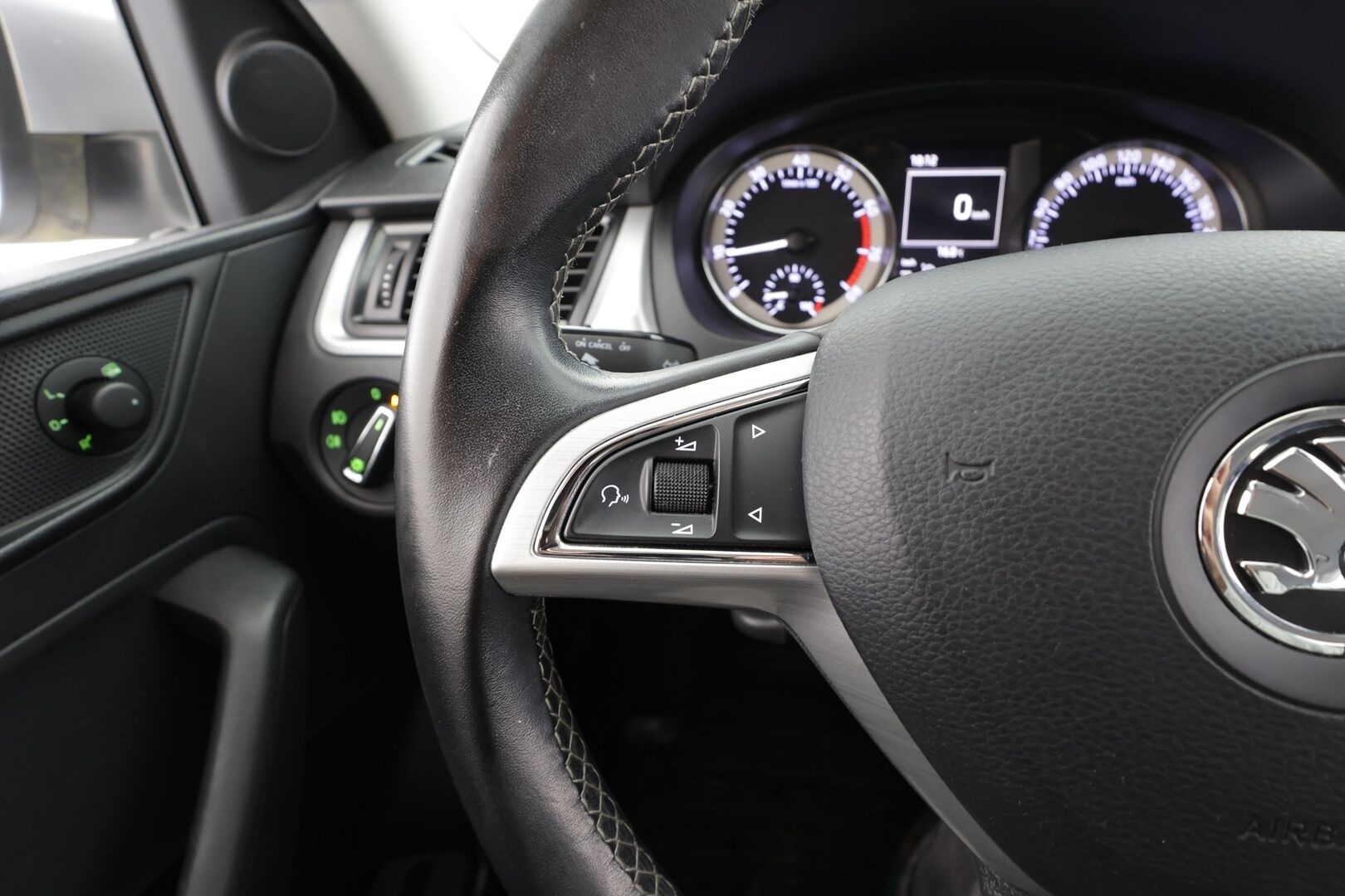 Skoda Rapid 2016 Spaceback 1,2 TSI 90 Edition * Vakkari / Lohko / P.Tutka / Bluetooth / Autom.ilmastointi * - Suomi-auto / Kahdet renkaat aluvanteilla - HULLUT AVAJAISHULINAT KORKOTARJOUS 3,29 %