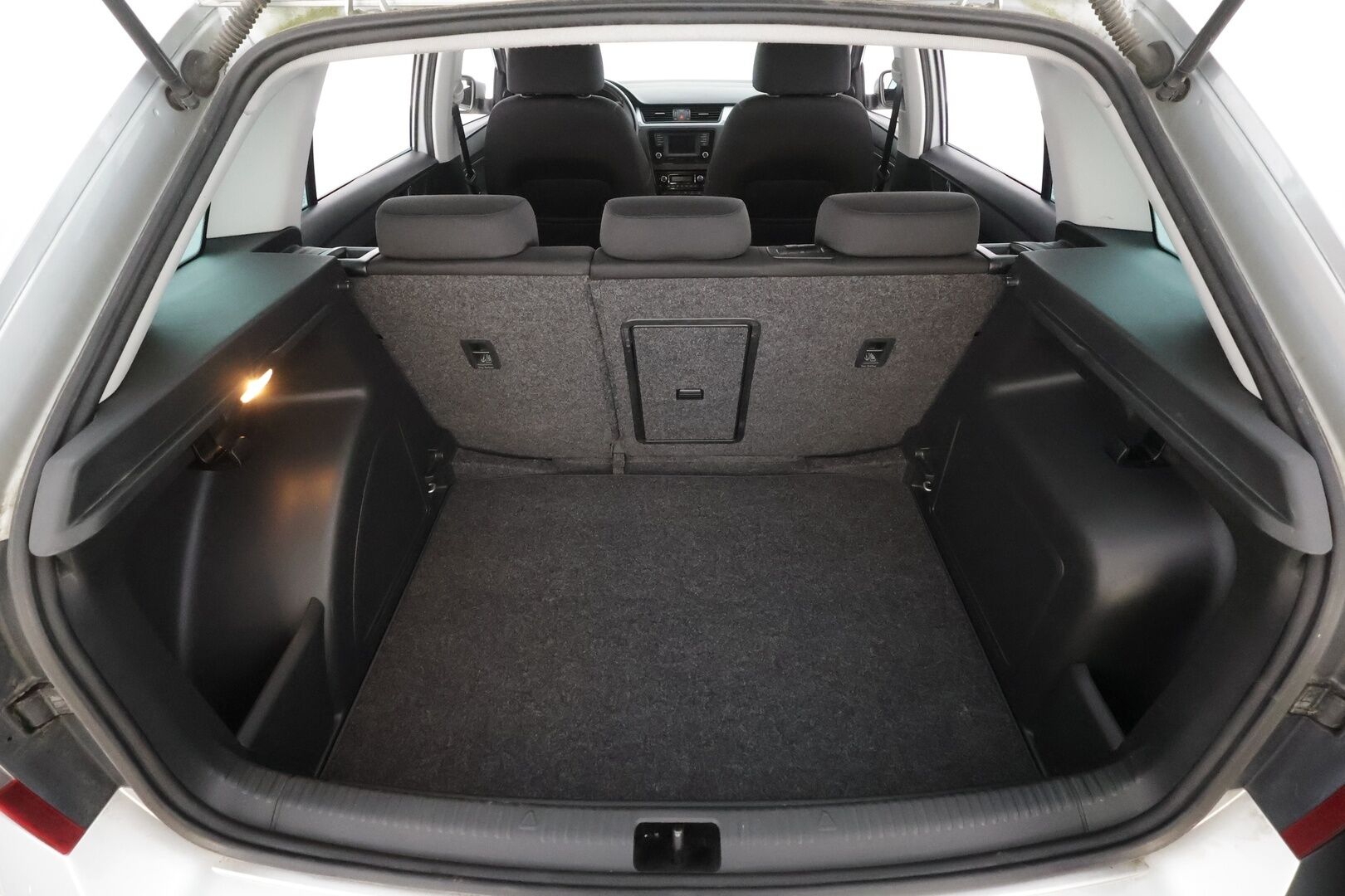 Skoda Rapid 2016 Spaceback 1,2 TSI 90 Edition * Vakkari / Lohko / P.Tutka / Bluetooth / Autom.ilmastointi * - Suomi-auto / Kahdet renkaat aluvanteilla - HULLUT AVAJAISHULINAT KORKOTARJOUS 3,29 %