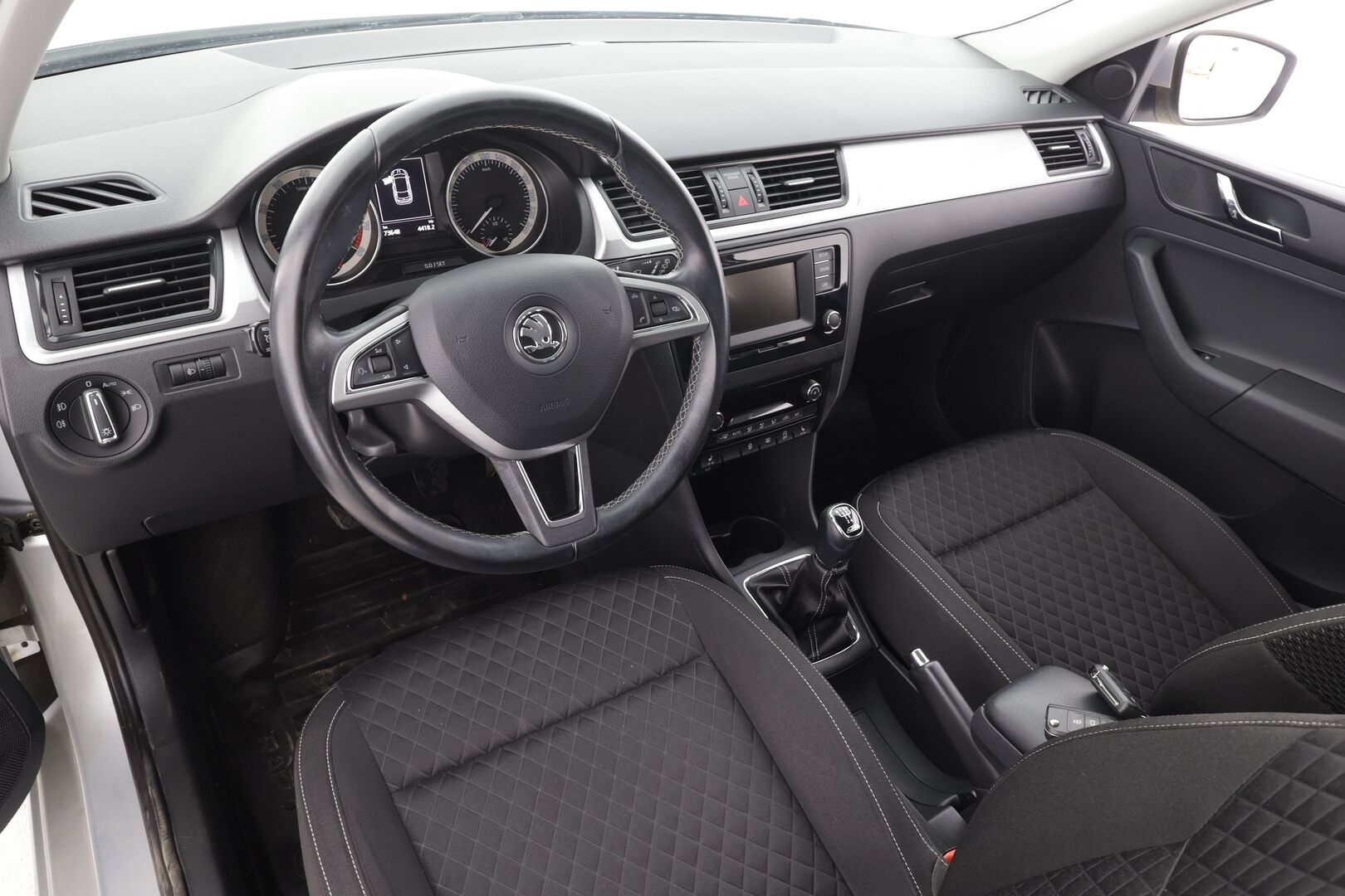 Skoda Rapid 2016 Spaceback 1,2 TSI 90 Edition * Vakkari / Lohko / P.Tutka / Bluetooth / Autom.ilmastointi * - Suomi-auto / Kahdet renkaat aluvanteilla - HULLUT AVAJAISHULINAT KORKOTARJOUS 3,29 %