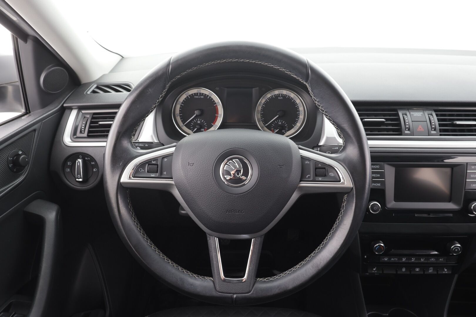 Skoda Rapid 2016 Spaceback 1,2 TSI 90 Edition * Vakkari / Lohko / P.Tutka / Bluetooth / Autom.ilmastointi * - Suomi-auto / Kahdet renkaat aluvanteilla - HULLUT AVAJAISHULINAT KORKOTARJOUS 3,29 %