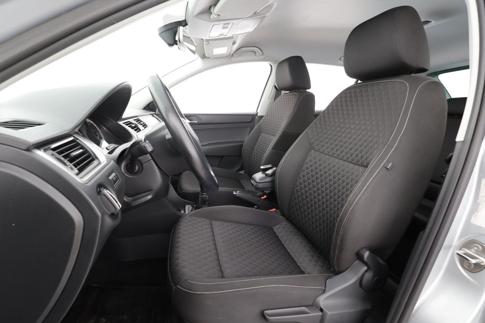 Skoda Rapid 2016 Spaceback 1,2 TSI 90 Edition * Vakkari / Lohko / P.Tutka / Bluetooth / Autom.ilmastointi * - Suomi-auto / Kahdet renkaat aluvanteilla - HULLUT AVAJAISHULINAT KORKOTARJOUS 3,29 %