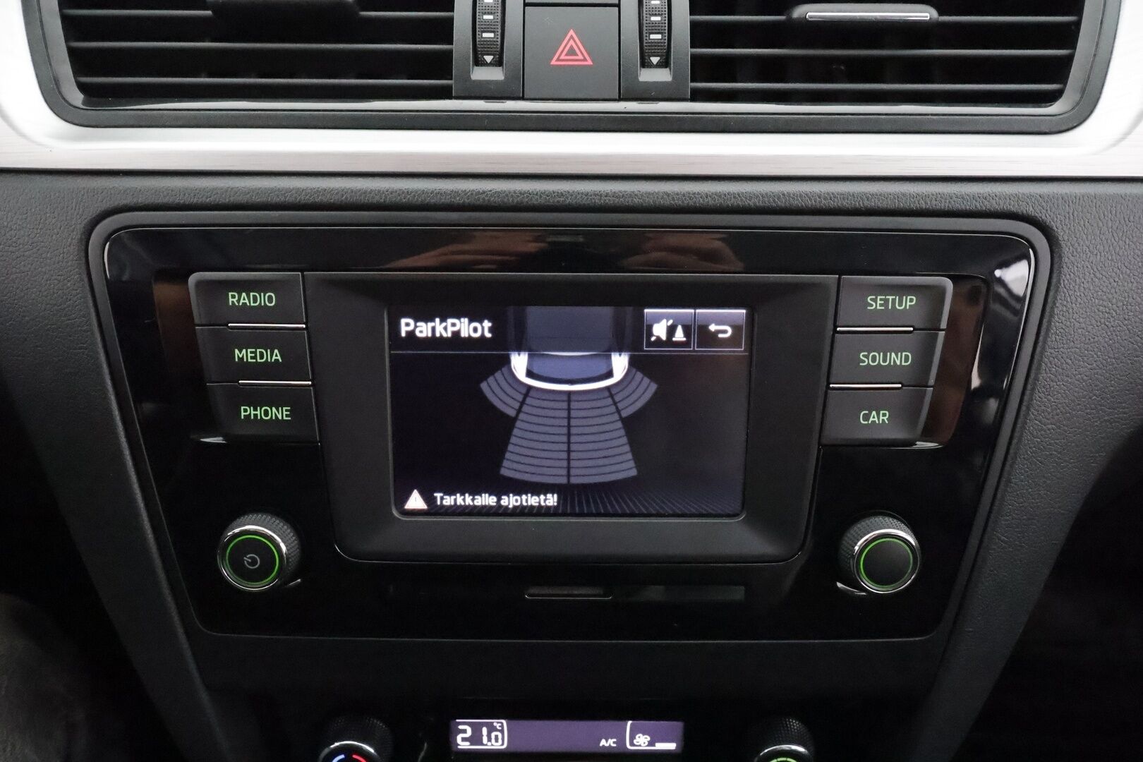 Skoda Rapid 2016 Spaceback 1,2 TSI 90 Edition * Vakkari / Lohko / P.Tutka / Bluetooth / Autom.ilmastointi * - Suomi-auto / Kahdet renkaat aluvanteilla - HULLUT AVAJAISHULINAT KORKOTARJOUS 3,29 %