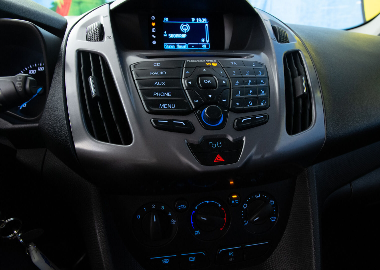 Ford Grand Tourneo Connect 2016 1,5 TDCi 120 hv PowerShift A6 Trend *Webasto / Koukku / Lämmitettävä lasi / Bluetooth* - Suomi-auto / Kahdet renkaat - HULLU BLACKWEEK KORKOTARJOUS 2,49%