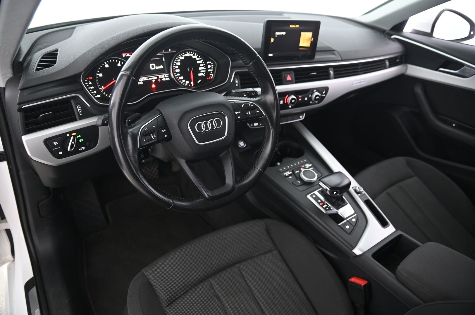 Audi A4 2016 Avant First Edition Business 2,0 TDI 140 kW quattro S tronic - Lohko | Vetokoukku | Sporttipenkit | Vakionopeudensäädin | Led-Valot | Peruutustutka | Bt-audio | Sähkökontti | Suomi-auto | 2xrenkaat alumiinivanteilla - KORKO VAIN 3,99 %