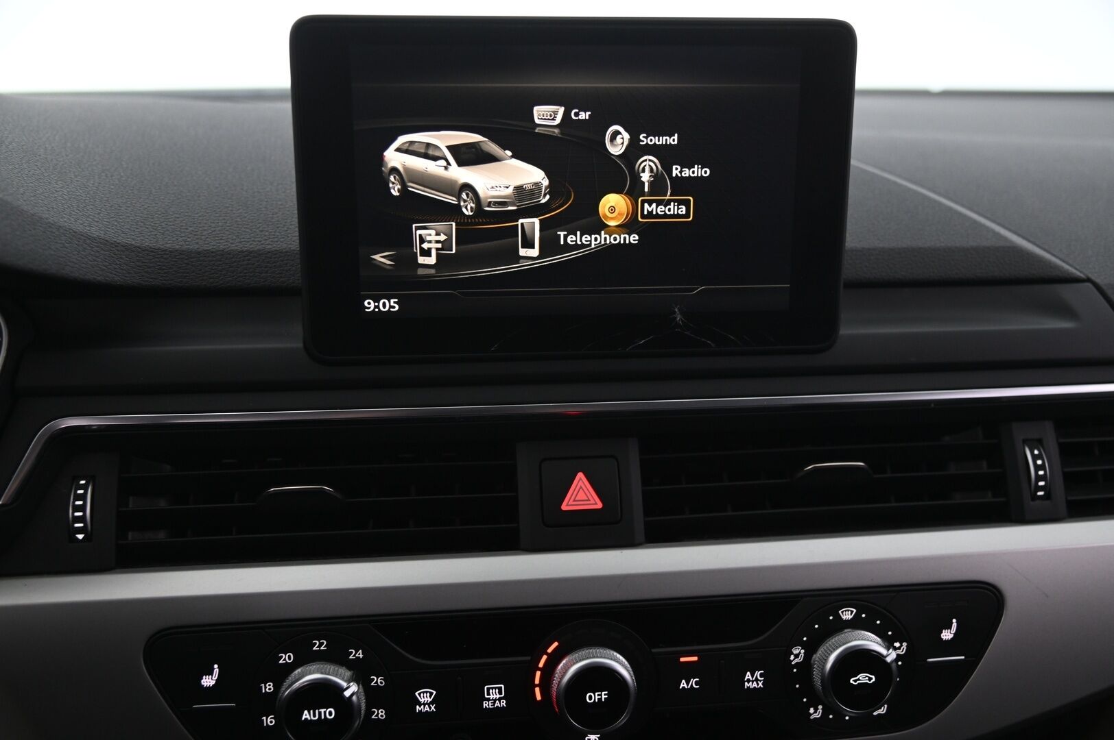 Audi A4 2016 Avant First Edition Business 2,0 TDI 140 kW quattro S tronic - Lohko | Vetokoukku | Sporttipenkit | Vakionopeudensäädin | Led-Valot | Peruutustutka | Bt-audio | Sähkökontti | Suomi-auto | 2xrenkaat alumiinivanteilla - KORKO VAIN 3,99 %