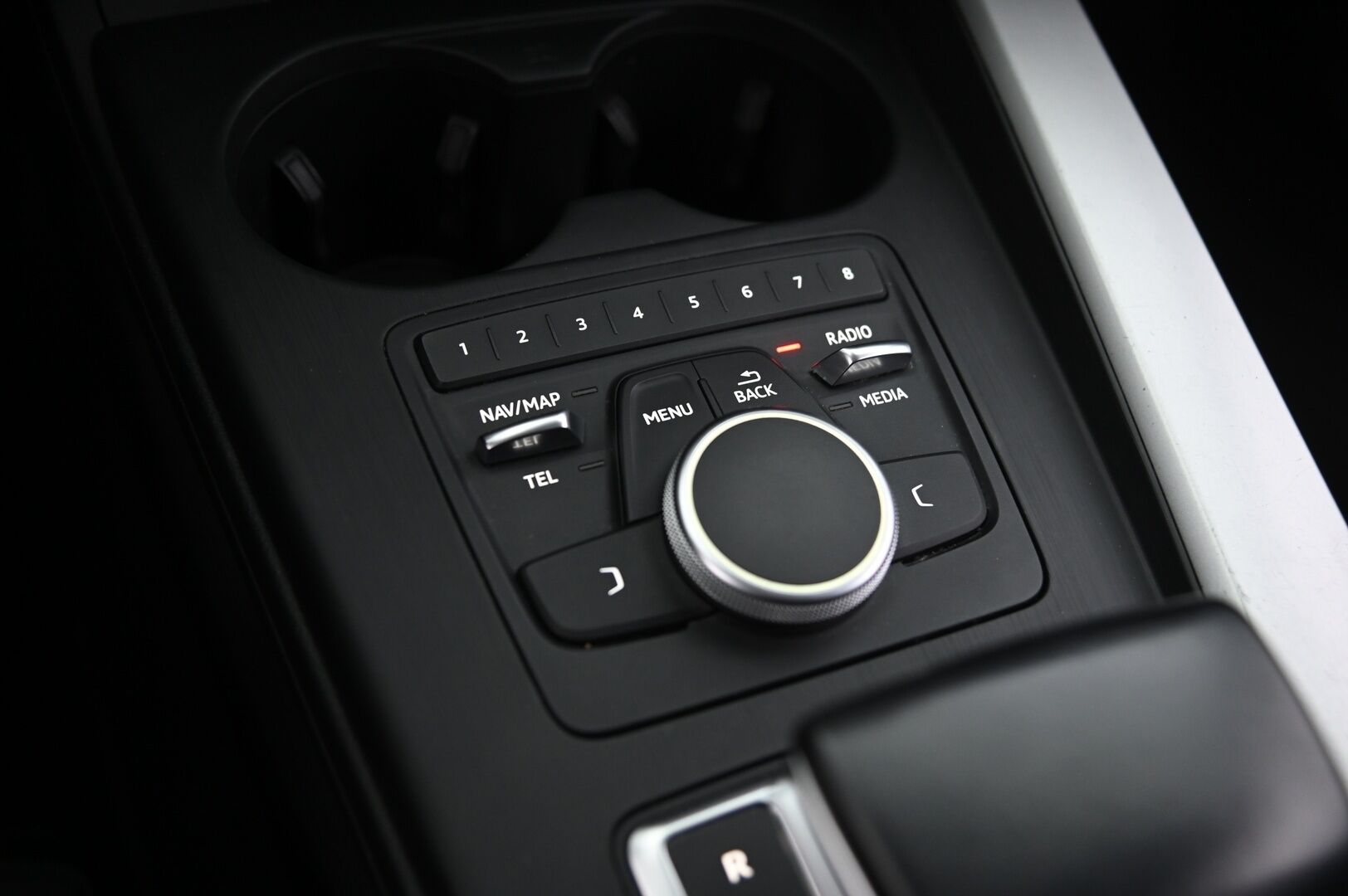 Audi A4 2016 Avant First Edition Business 2,0 TDI 140 kW quattro S tronic - Lohko | Vetokoukku | Sporttipenkit | Vakionopeudensäädin | Led-Valot | Peruutustutka | Bt-audio | Sähkökontti | Suomi-auto | 2xrenkaat alumiinivanteilla - KORKO VAIN 3,99 %