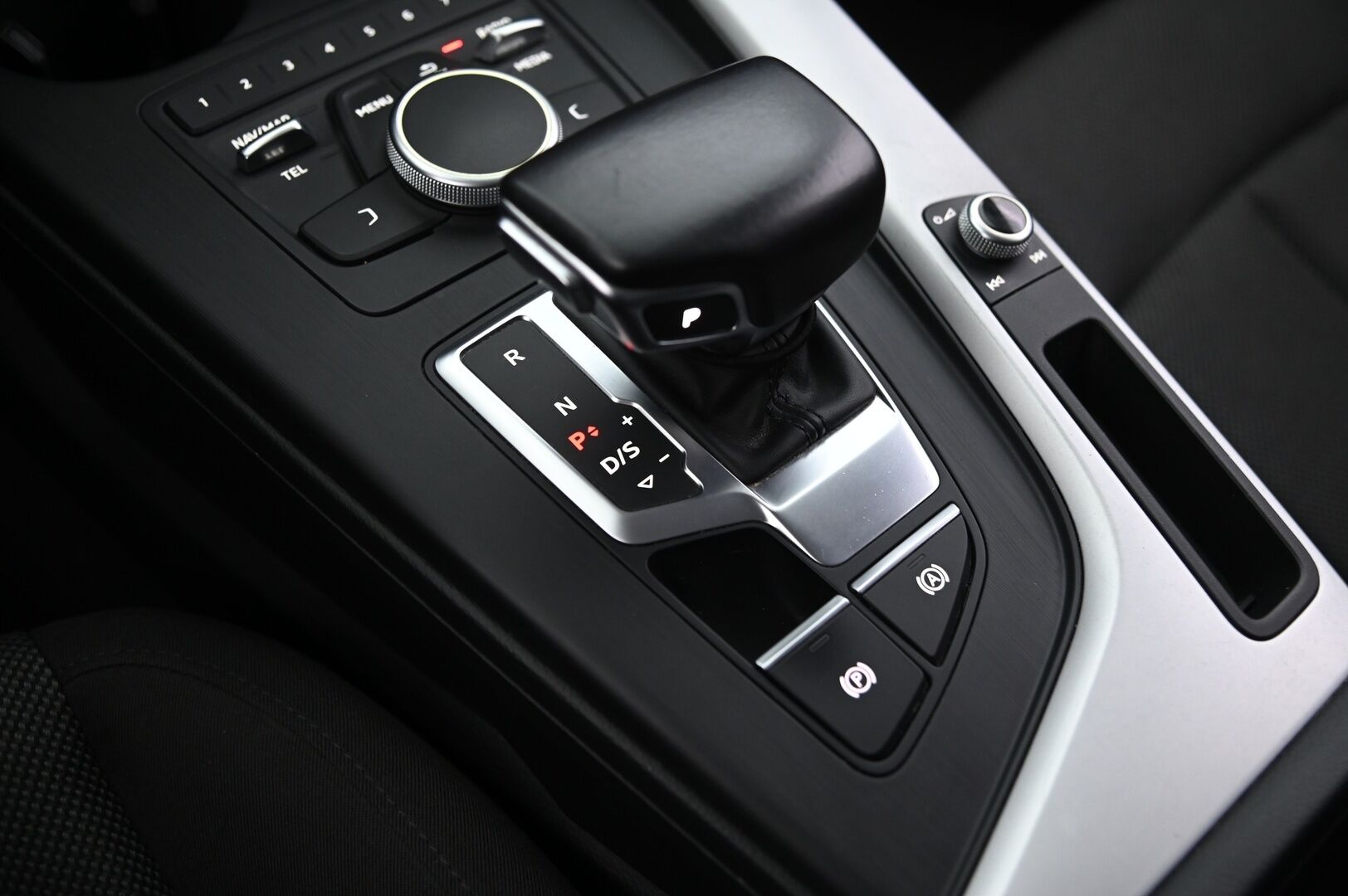 Audi A4 2016 Avant First Edition Business 2,0 TDI 140 kW quattro S tronic - Lohko | Vetokoukku | Sporttipenkit | Vakionopeudensäädin | Led-Valot | Peruutustutka | Bt-audio | Sähkökontti | Suomi-auto | 2xrenkaat alumiinivanteilla - KORKO VAIN 3,99 %