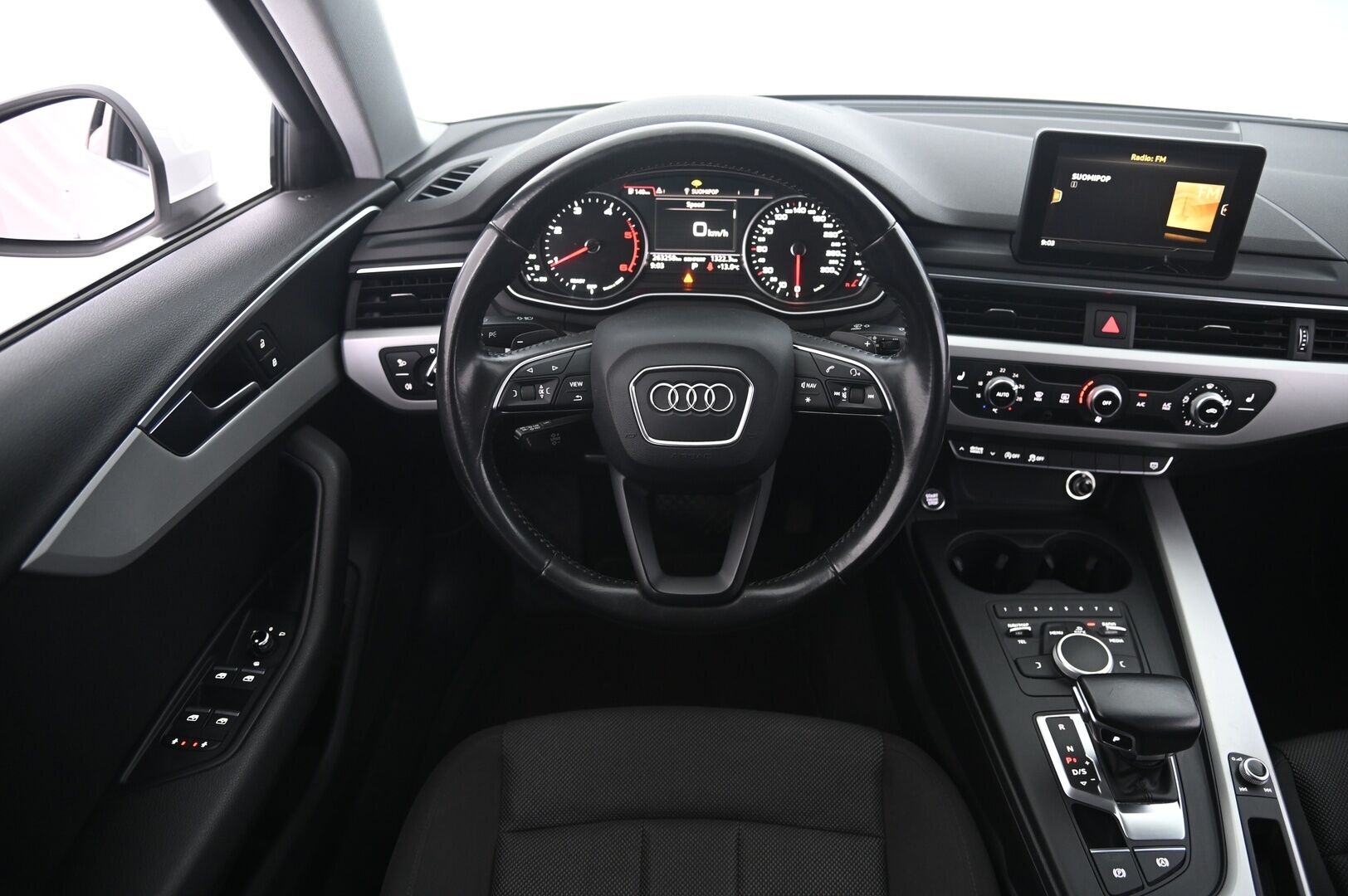 Audi A4 2016 Avant First Edition Business 2,0 TDI 140 kW quattro S tronic - Lohko | Vetokoukku | Sporttipenkit | Vakionopeudensäädin | Led-Valot | Peruutustutka | Bt-audio | Sähkökontti | Suomi-auto | 2xrenkaat alumiinivanteilla - KORKO VAIN 3,99 %
