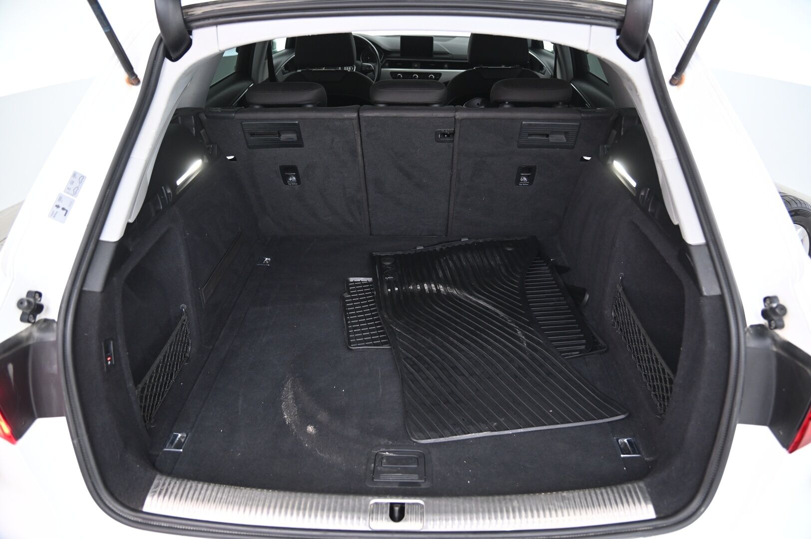 Audi A4 2016 Avant First Edition Business 2,0 TDI 140 kW quattro S tronic - Lohko | Vetokoukku | Sporttipenkit | Vakionopeudensäädin | Led-Valot | Peruutustutka | Bt-audio | Sähkökontti | Suomi-auto | 2xrenkaat alumiinivanteilla - KORKO VAIN 3,99 %