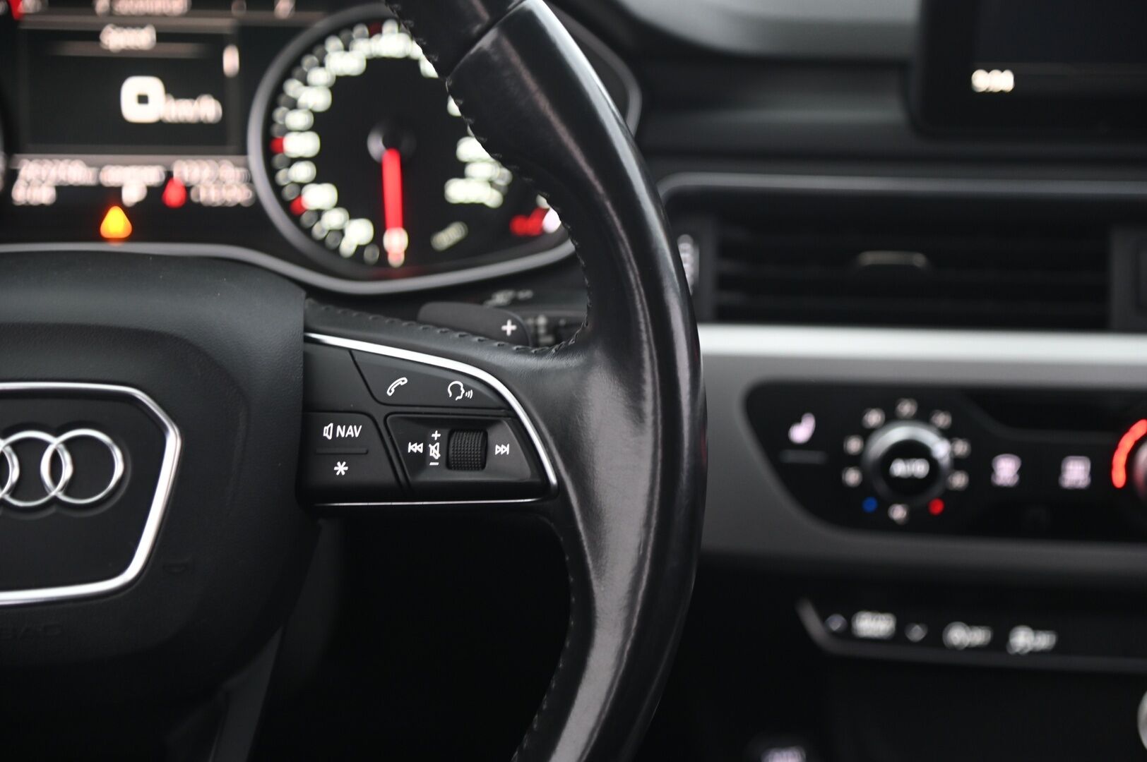 Audi A4 2016 Avant First Edition Business 2,0 TDI 140 kW quattro S tronic - Lohko | Vetokoukku | Sporttipenkit | Vakionopeudensäädin | Led-Valot | Peruutustutka | Bt-audio | Sähkökontti | Suomi-auto | 2xrenkaat alumiinivanteilla - KORKO VAIN 3,99 %