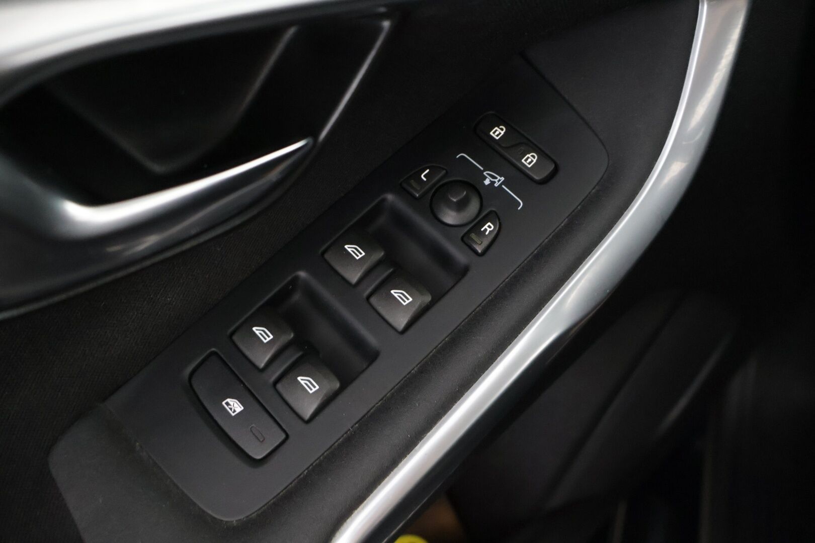 Volvo V40 2016 D2 Business aut - | Navi | LED | 2x renkaat | Lisälämmitin ajastimella | Tutka takana | Suomi-auto | Vakionopeudensäädin | 