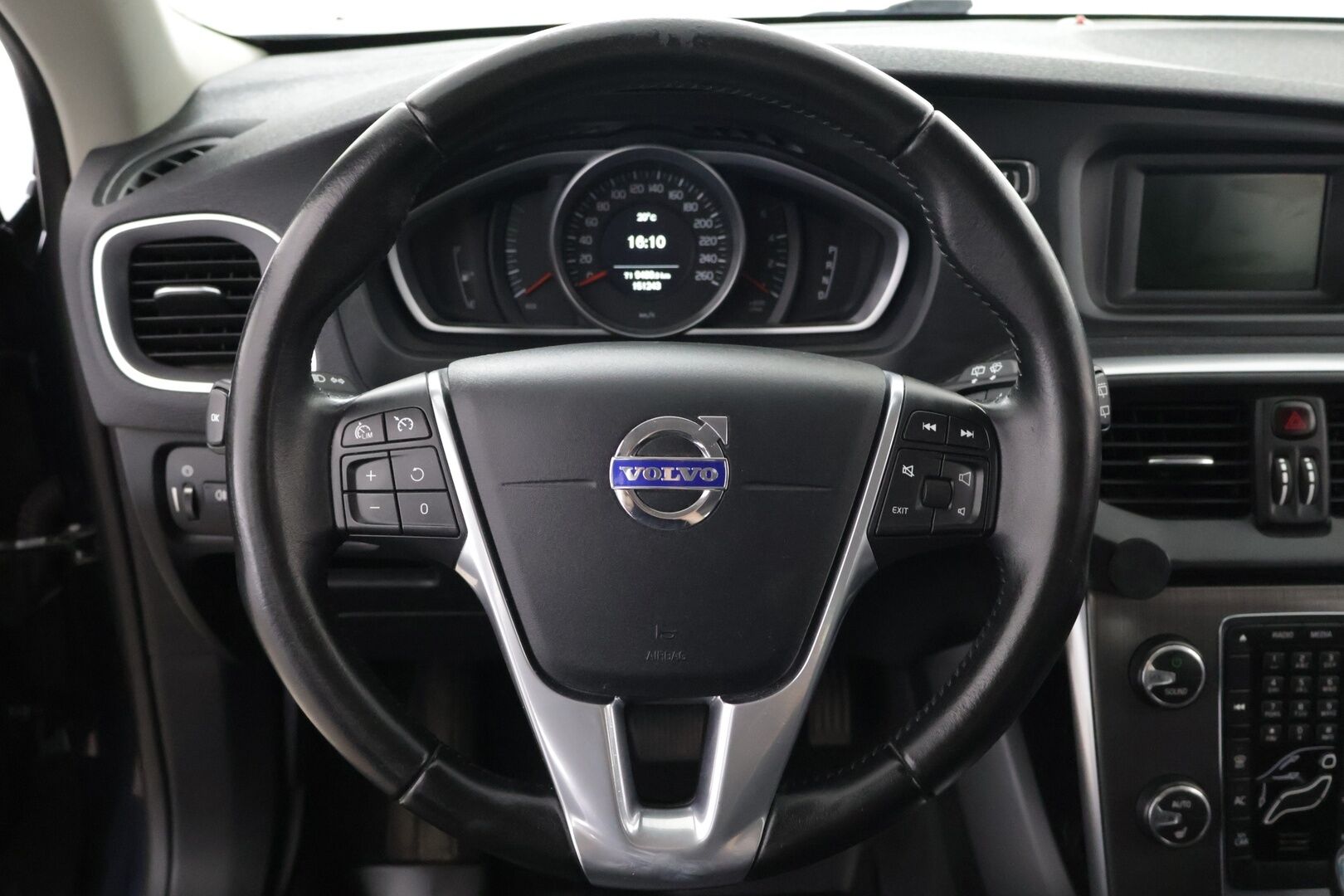 Volvo V40 2016 D2 Business aut - | Navi | LED | 2x renkaat | Lisälämmitin ajastimella | Tutka takana | Suomi-auto | Vakionopeudensäädin | 