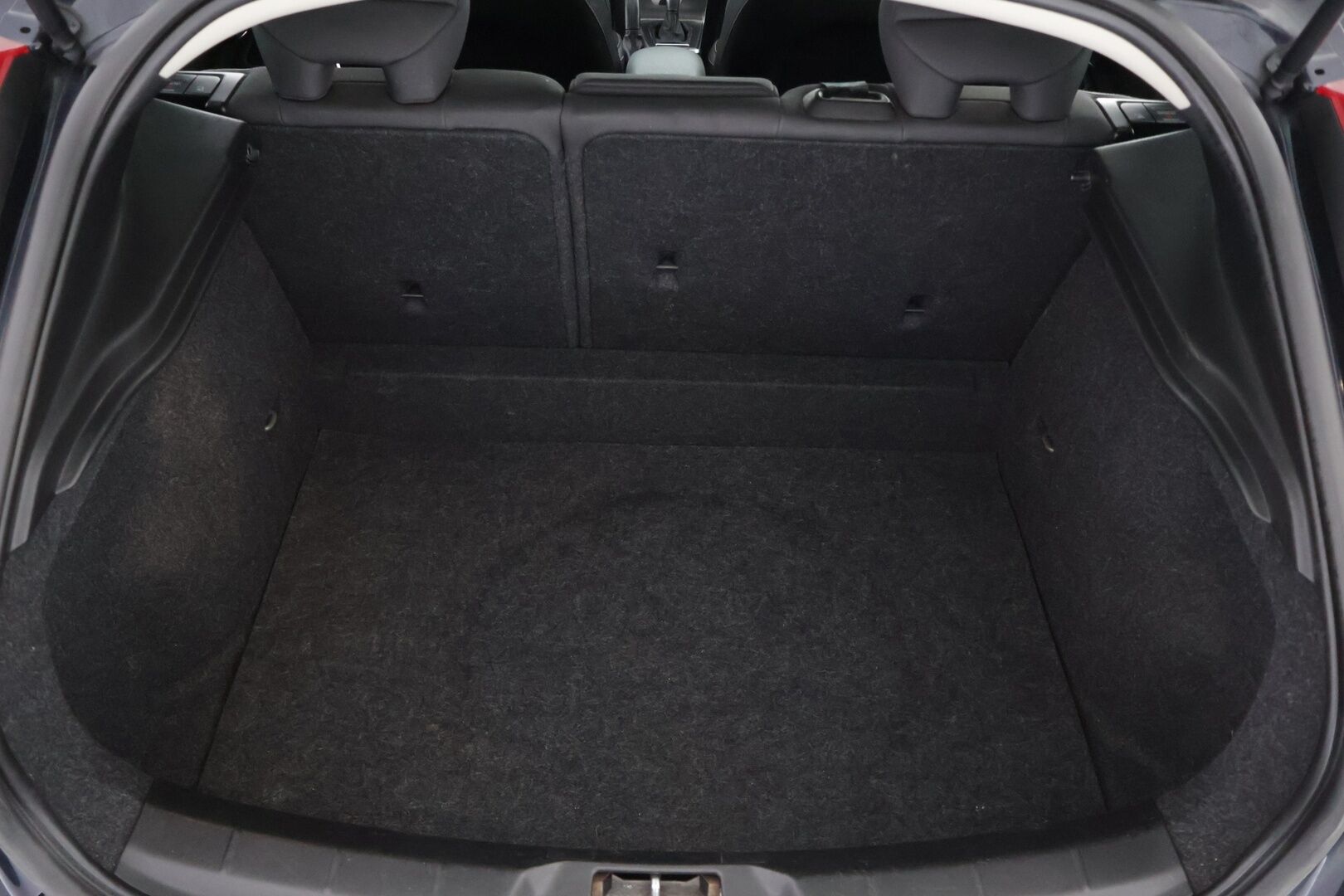 Volvo V40 2016 D2 Business aut - | Navi | LED | 2x renkaat | Lisälämmitin ajastimella | Tutka takana | Suomi-auto | Vakionopeudensäädin | 
