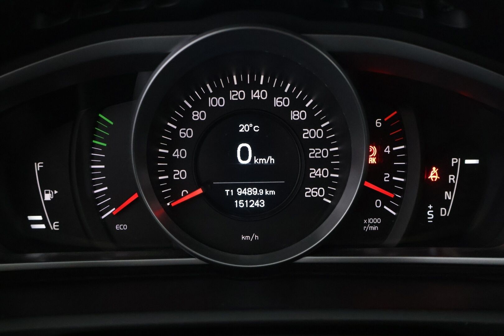 Volvo V40 2016 D2 Business aut - | Navi | LED | 2x renkaat | Lisälämmitin ajastimella | Tutka takana | Suomi-auto | Vakionopeudensäädin | 