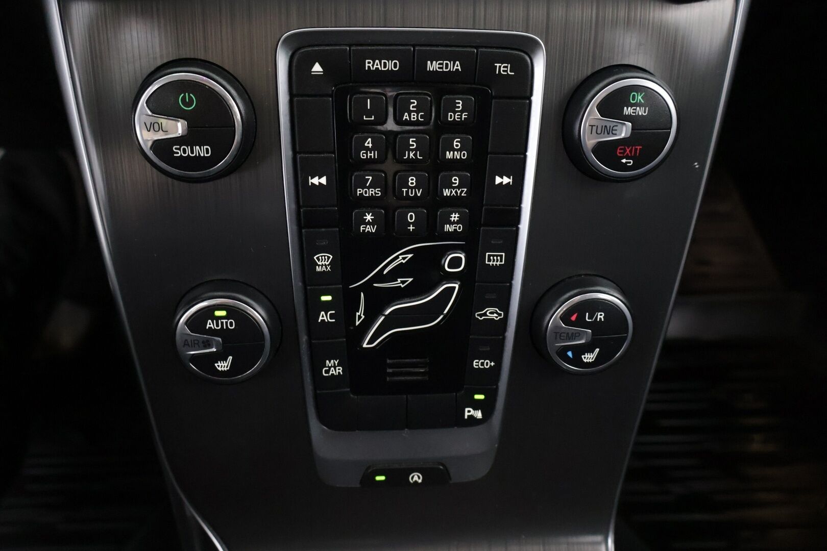 Volvo V40 2016 D2 Business aut - | Navi | LED | 2x renkaat | Lisälämmitin ajastimella | Tutka takana | Suomi-auto | Vakionopeudensäädin | 