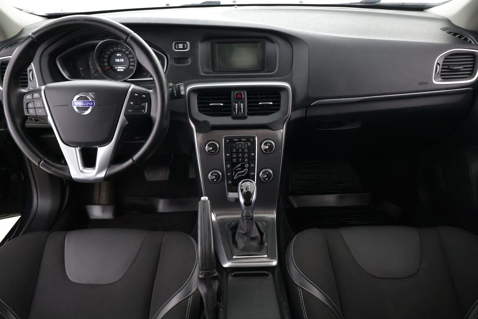 Volvo V40 2016 D2 Business aut - | Navi | LED | 2x renkaat | Lisälämmitin ajastimella | Tutka takana | Suomi-auto | Vakionopeudensäädin | 