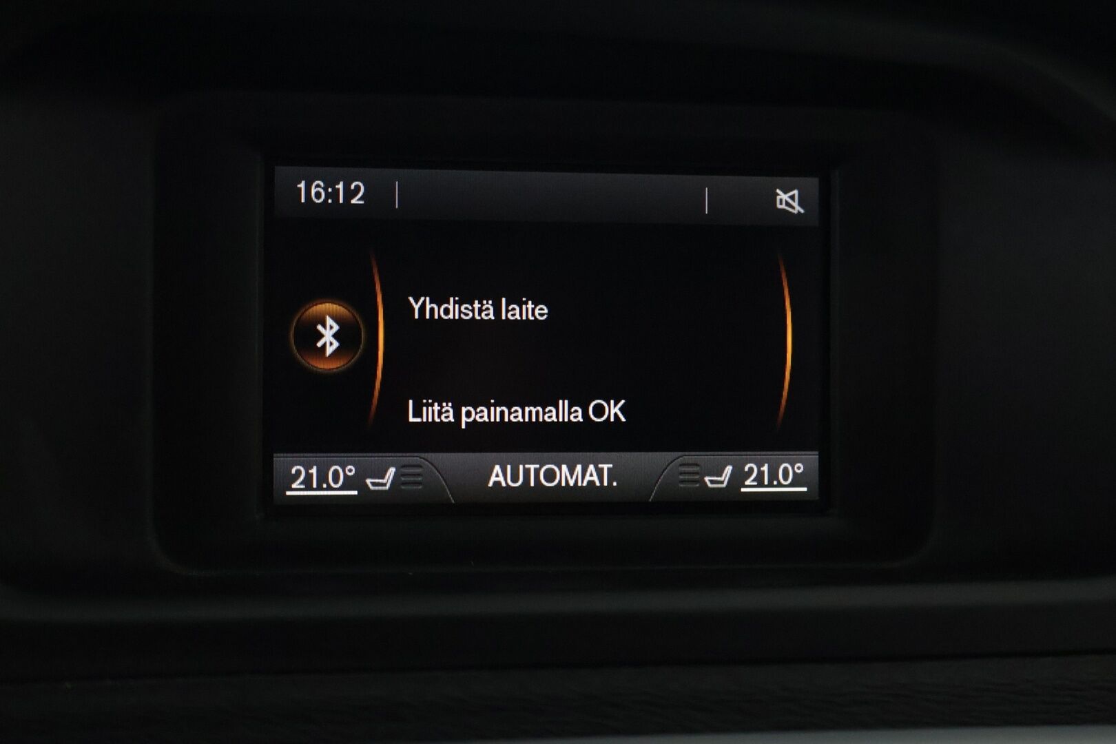 Volvo V40 2016 D2 Business aut - | Navi | LED | 2x renkaat | Lisälämmitin ajastimella | Tutka takana | Suomi-auto | Vakionopeudensäädin | 