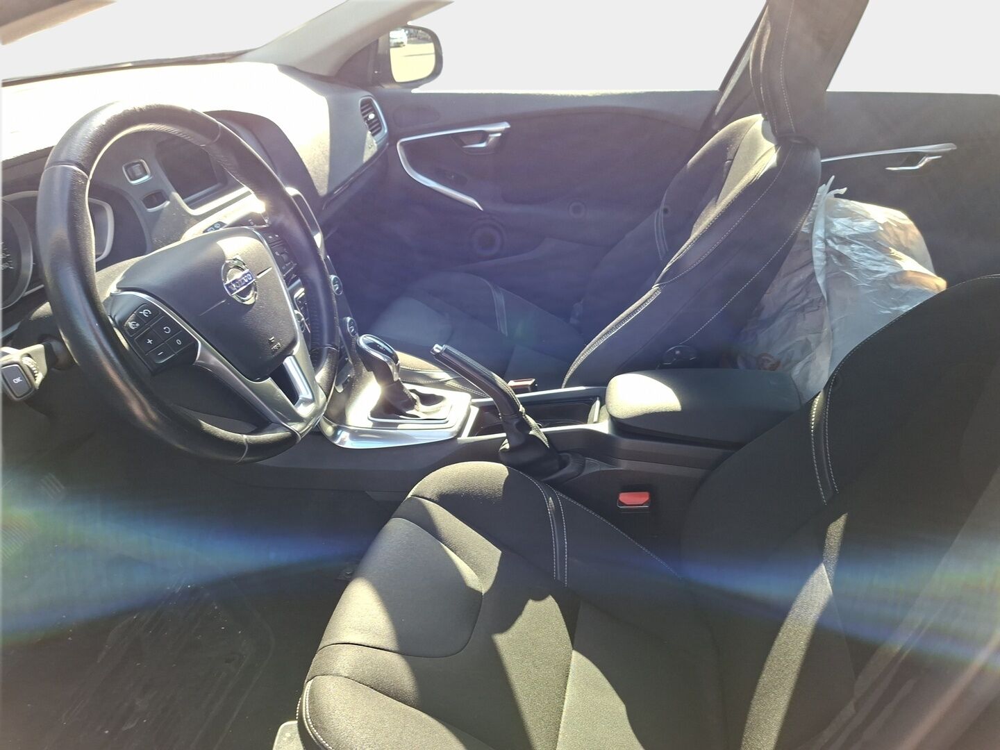 Volvo V40 2016 D2 Business aut -  | Navi | Xenon | 2x renkaat | Lisälämmitin ajastimella | Tutka takana | Suomi-auto | Vakionopeudensäädin | 