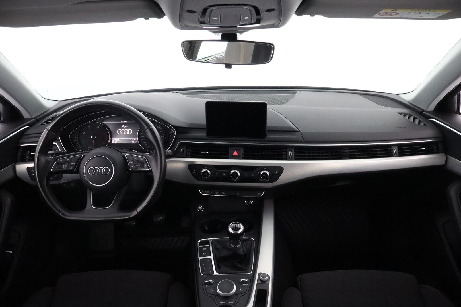 Audi A4 2016 Avant Business Sport 2,0 TDI 110 kW - Suomiauto / Vetokoukku / Sporttipenkit / LED / Vakkari / Lohko&Sisä / Sähköluukku / P-Tutkat / AdBlue remontoitu!