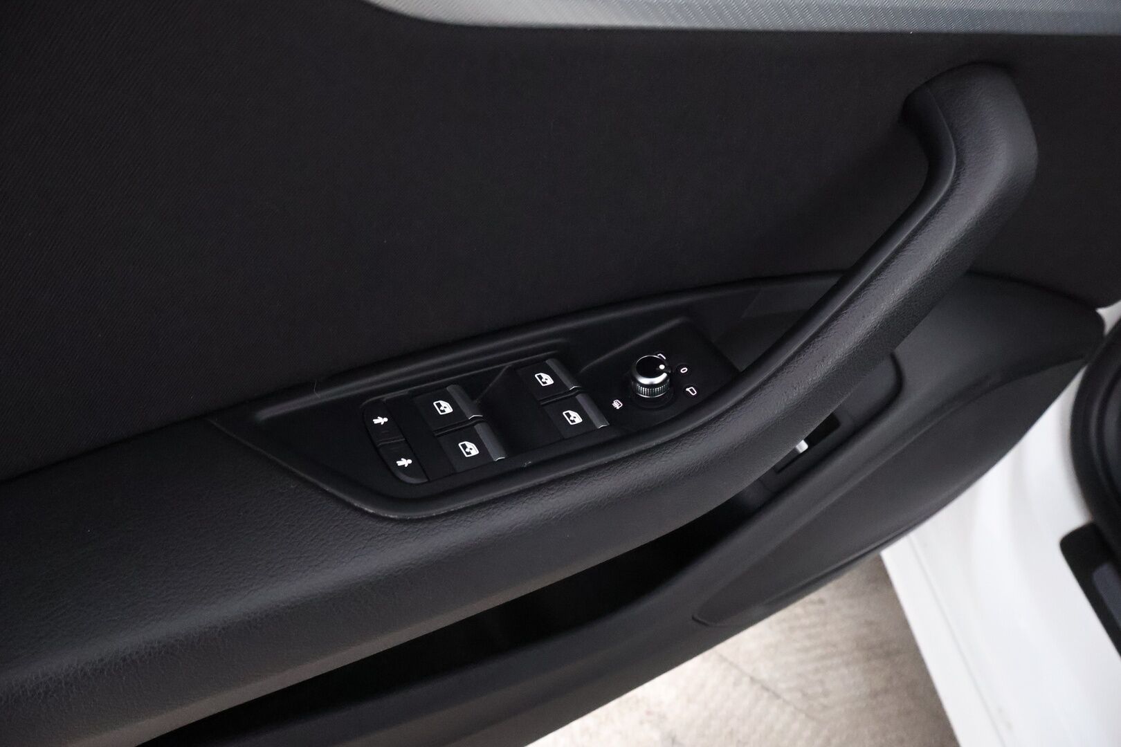 Audi A4 2016 Avant Business Sport 2,0 TDI 110 kW - Suomiauto / Vetokoukku / Sporttipenkit / LED / Vakkari / Lohko&Sisä / Sähköluukku / P-Tutkat / AdBlue remontoitu!