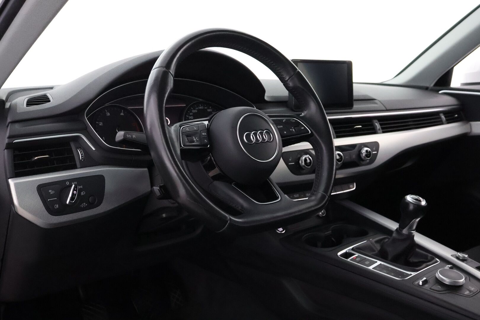 Audi A4 2016 Avant Business Sport 2,0 TDI 110 kW - Suomiauto / Vetokoukku / Sporttipenkit / LED / Vakkari / Lohko&Sisä / Sähköluukku / P-Tutkat / AdBlue remontoitu!