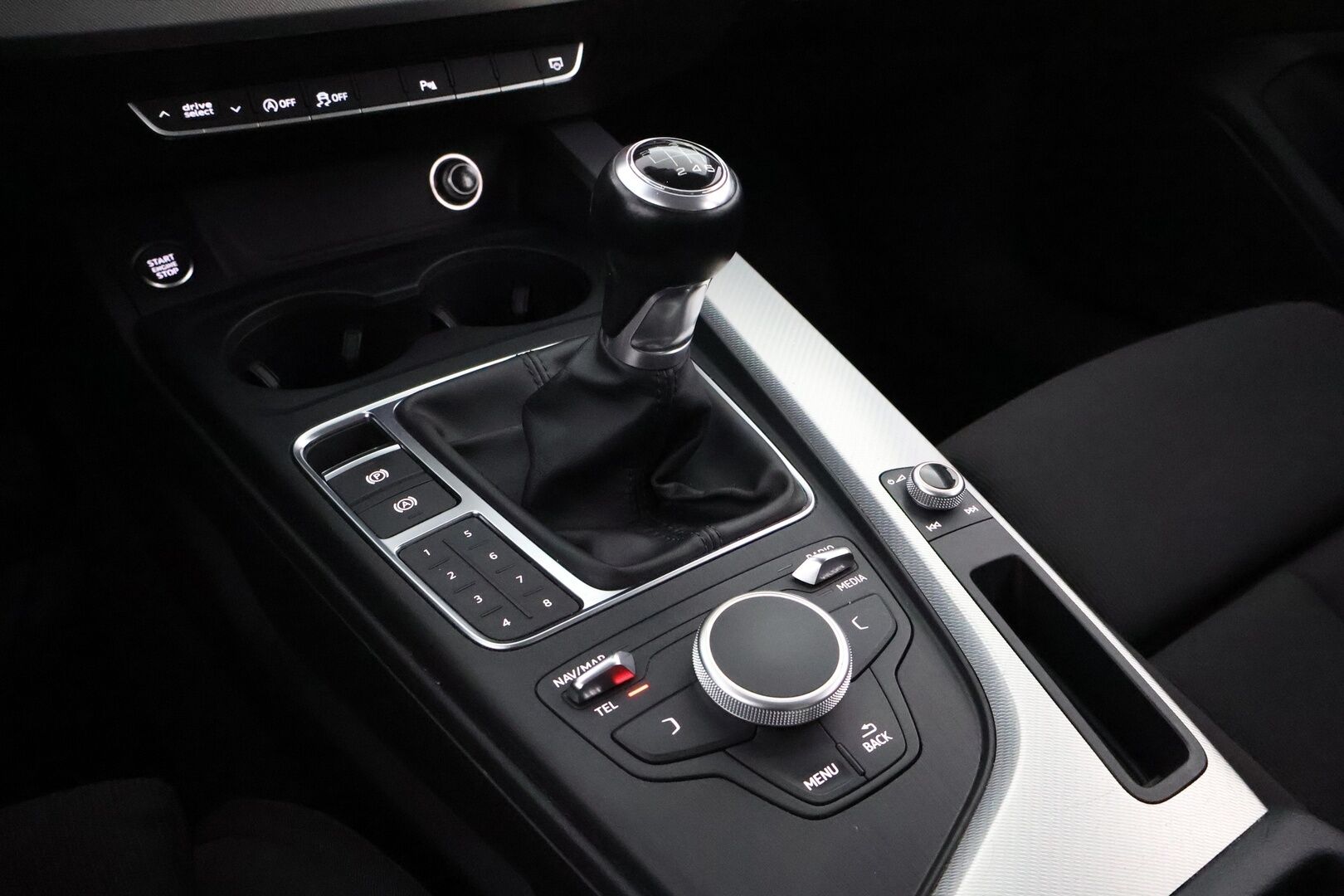 Audi A4 2016 Avant Business Sport 2,0 TDI 110 kW - Suomiauto / Vetokoukku / Sporttipenkit / LED / Vakkari / Lohko&Sisä / Sähköluukku / P-Tutkat / AdBlue remontoitu!