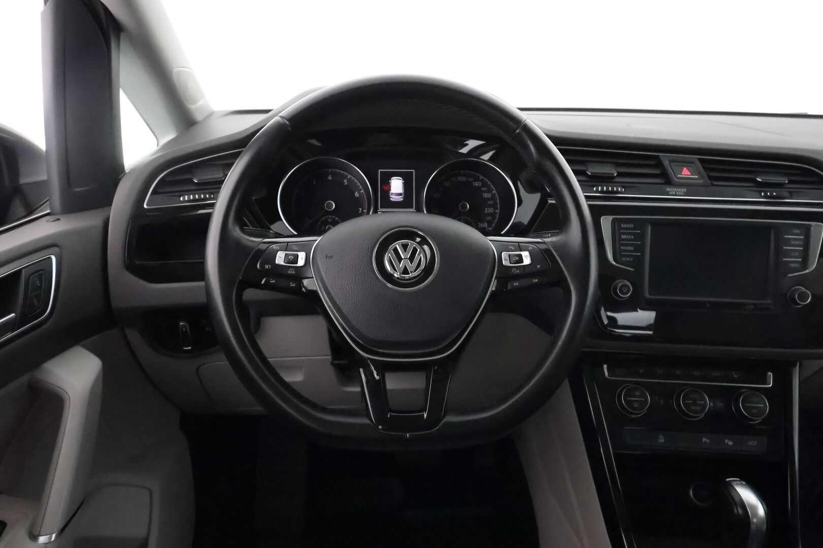 Volkswagen Touran 2016 Highline 1,4 TSI 110 kW DSG-autom. **Istuimet-7 / Panorama / Adapt.Vakkari / Webasto / LED-valot / P. tutkat / Navi** - Apple&Android / 2x Renkaat