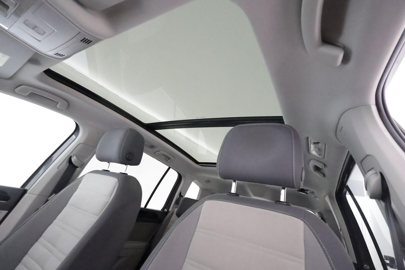 Volkswagen Touran 2016 Highline 1,4 TSI 110 kW DSG-autom. **Istuimet-7 / Panorama / Adapt.Vakkari / Webasto / LED-valot / P. tutkat / Navi** - Apple&Android / 2x Renkaat