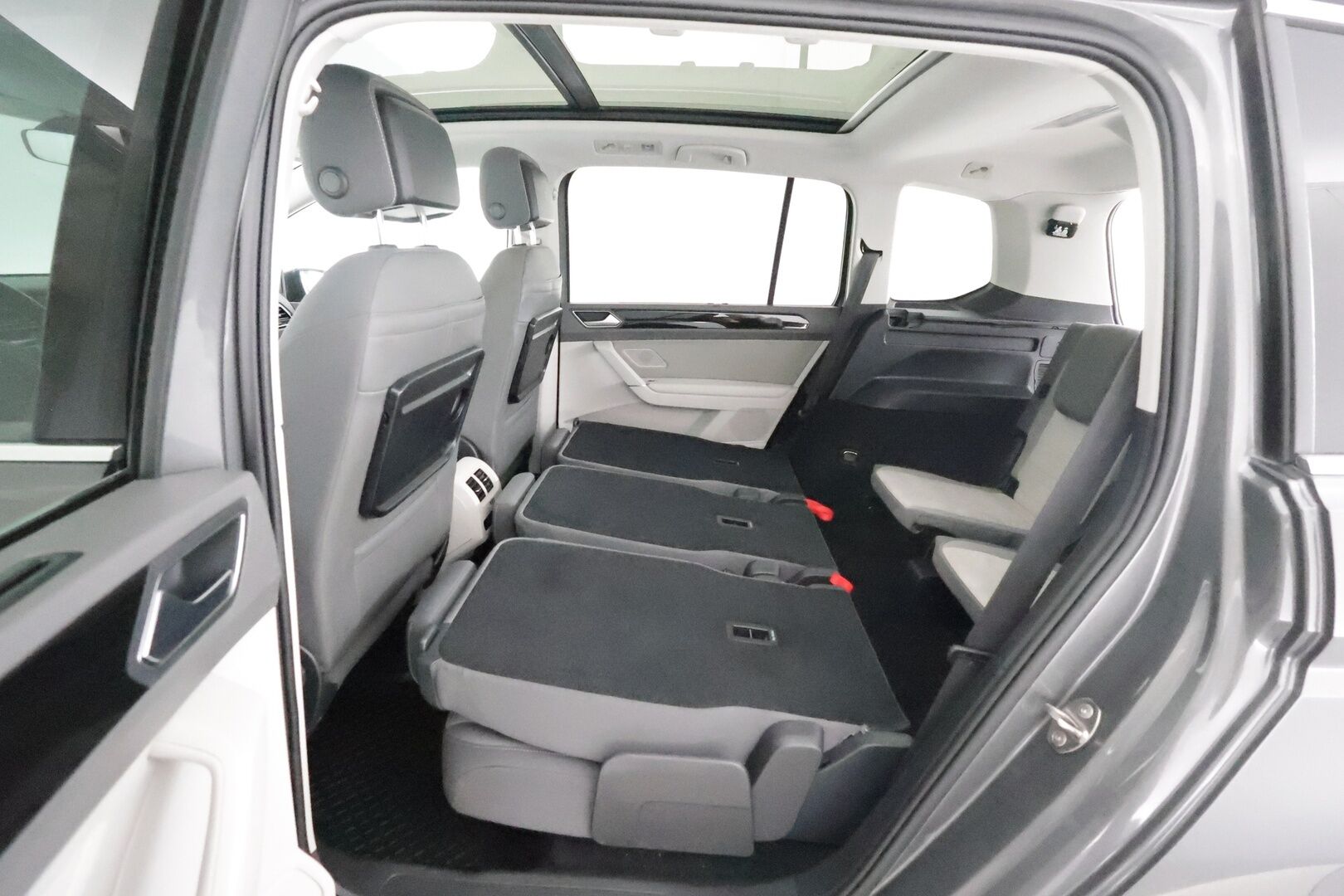 Volkswagen Touran 2016 Highline 1,4 TSI 110 kW DSG-autom. **Istuimet-7 / Panorama / Adapt.Vakkari / Webasto / LED-valot / P. tutkat / Navi** - Apple&Android / 2x Renkaat