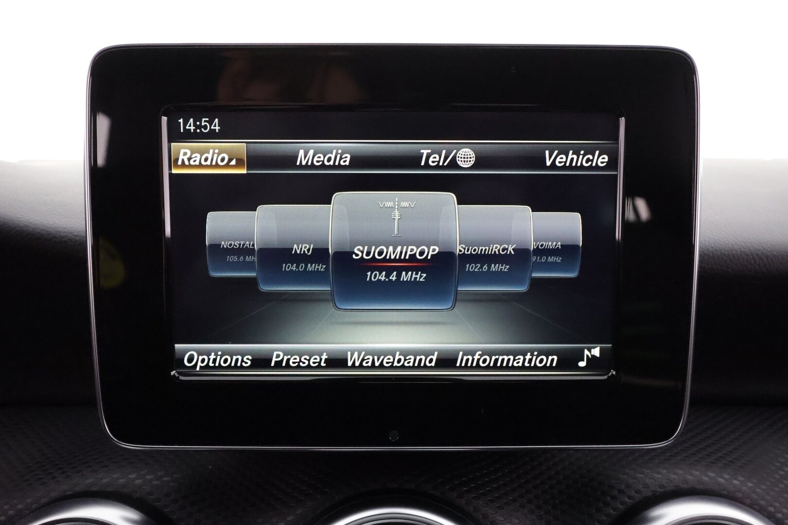 Mercedes-Benz A 2016 160 A Launch Edition * Webasto / Vakkari / LED-High Performance / P.Kamera / Sportpenkit / Bluetooth * - Erittäin siisti Suomiauto juuri katsastettuna kaksilla hyväkuntoisilla renkailla!