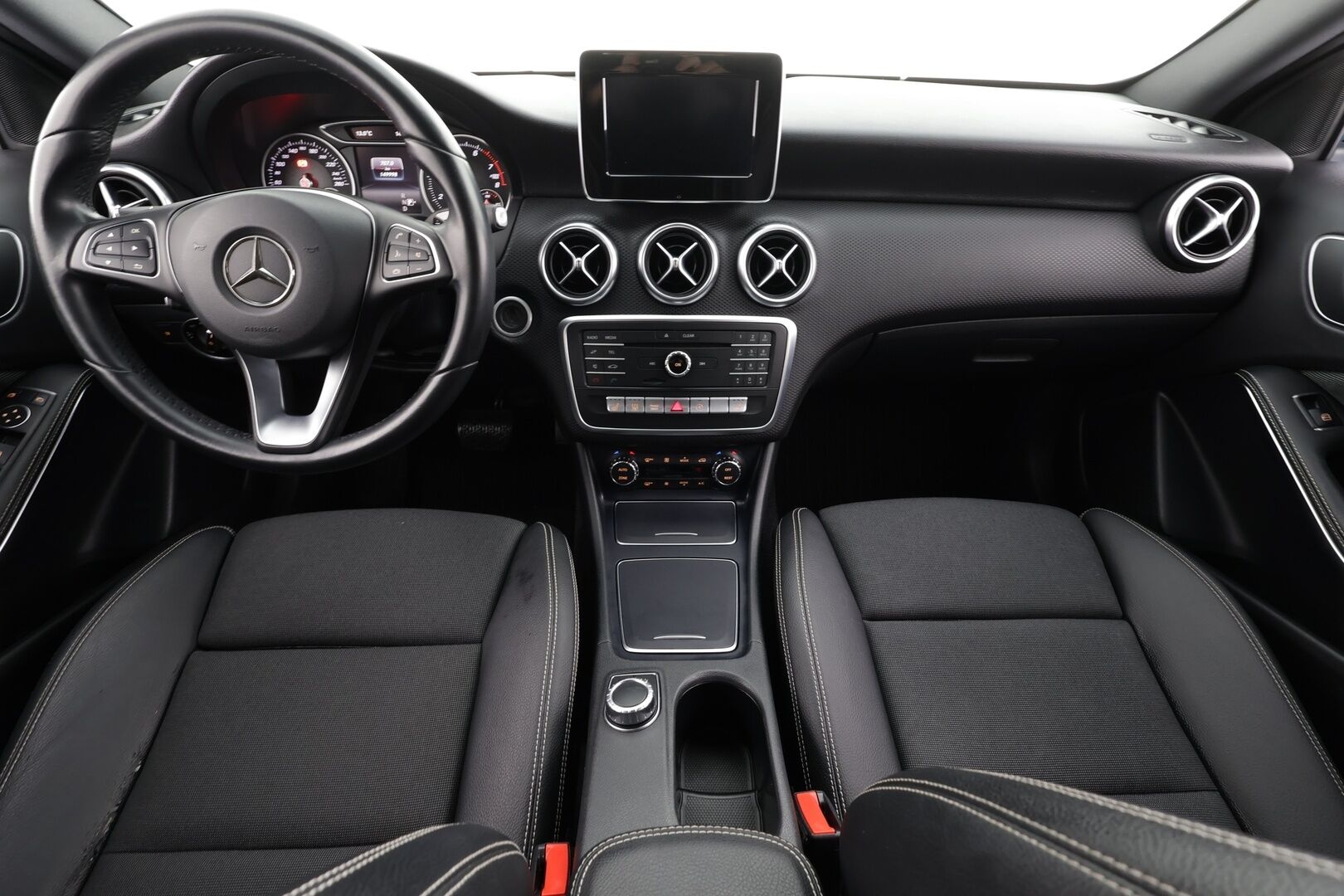 Mercedes-Benz A 2016 160 A Launch Edition * Webasto / Vakkari / LED-High Performance / P.Kamera / Sportpenkit / Bluetooth * - Suomi-auto / Kahdet renkaat - HULLU BLACKWEEK KORKOTARJOUS 2,49%