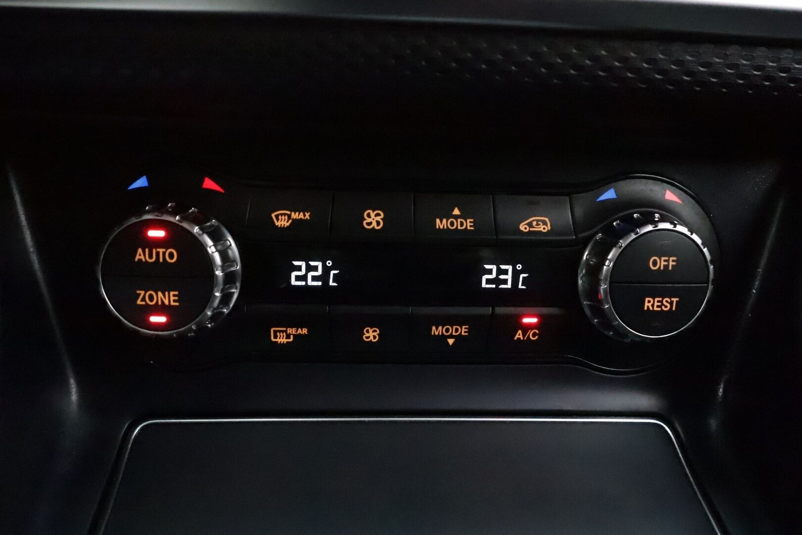 Mercedes-Benz A 2016 160 A Launch Edition * Webasto / Vakkari / LED-High Performance / P.Kamera / Sportpenkit / Bluetooth * - Suomi-auto / Kahdet renkaat - HULLU BLACKWEEK KORKOTARJOUS 2,49%