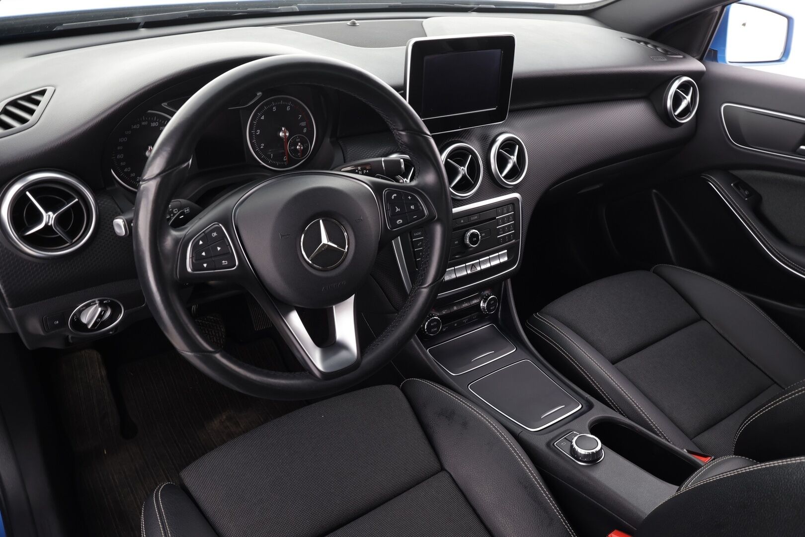 Mercedes-Benz A 2016 160 A Launch Edition * Webasto / Vakkari / LED-High Performance / P.Kamera / Sportpenkit / Bluetooth * - Suomi-auto / Kahdet renkaat - HULLU BLACKWEEK KORKOTARJOUS 2,49%