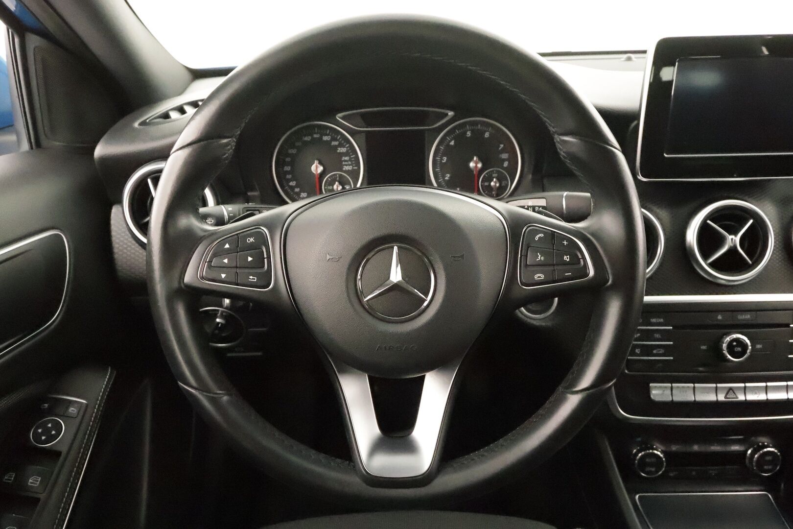 Mercedes-Benz A 2016 160 A Launch Edition * Webasto / Vakkari / LED-High Performance / P.Kamera / Sportpenkit / Bluetooth * - Suomi-auto / Kahdet renkaat - HULLU BLACKWEEK KORKOTARJOUS 2,49%