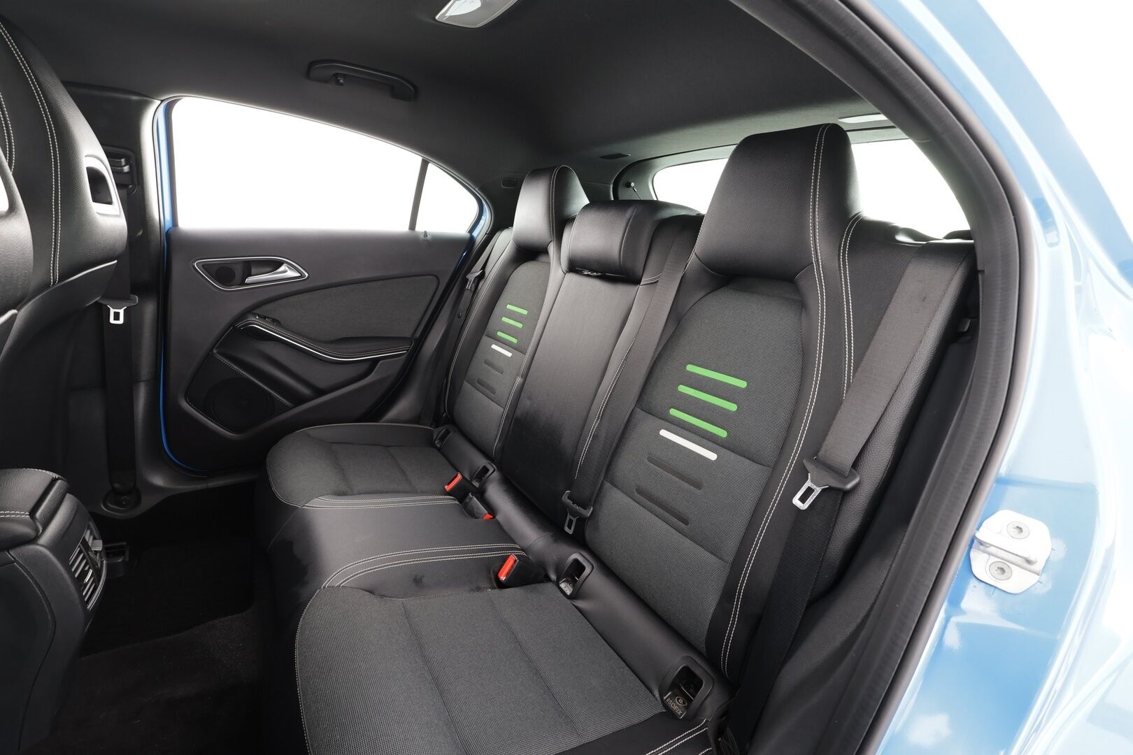 Mercedes-Benz A 2016 160 A Launch Edition * Webasto / Vakkari / LED-High Performance / P.Kamera / Sportpenkit / Bluetooth * - Suomi-auto / Kahdet renkaat - HULLU BLACKWEEK KORKOTARJOUS 2,49%