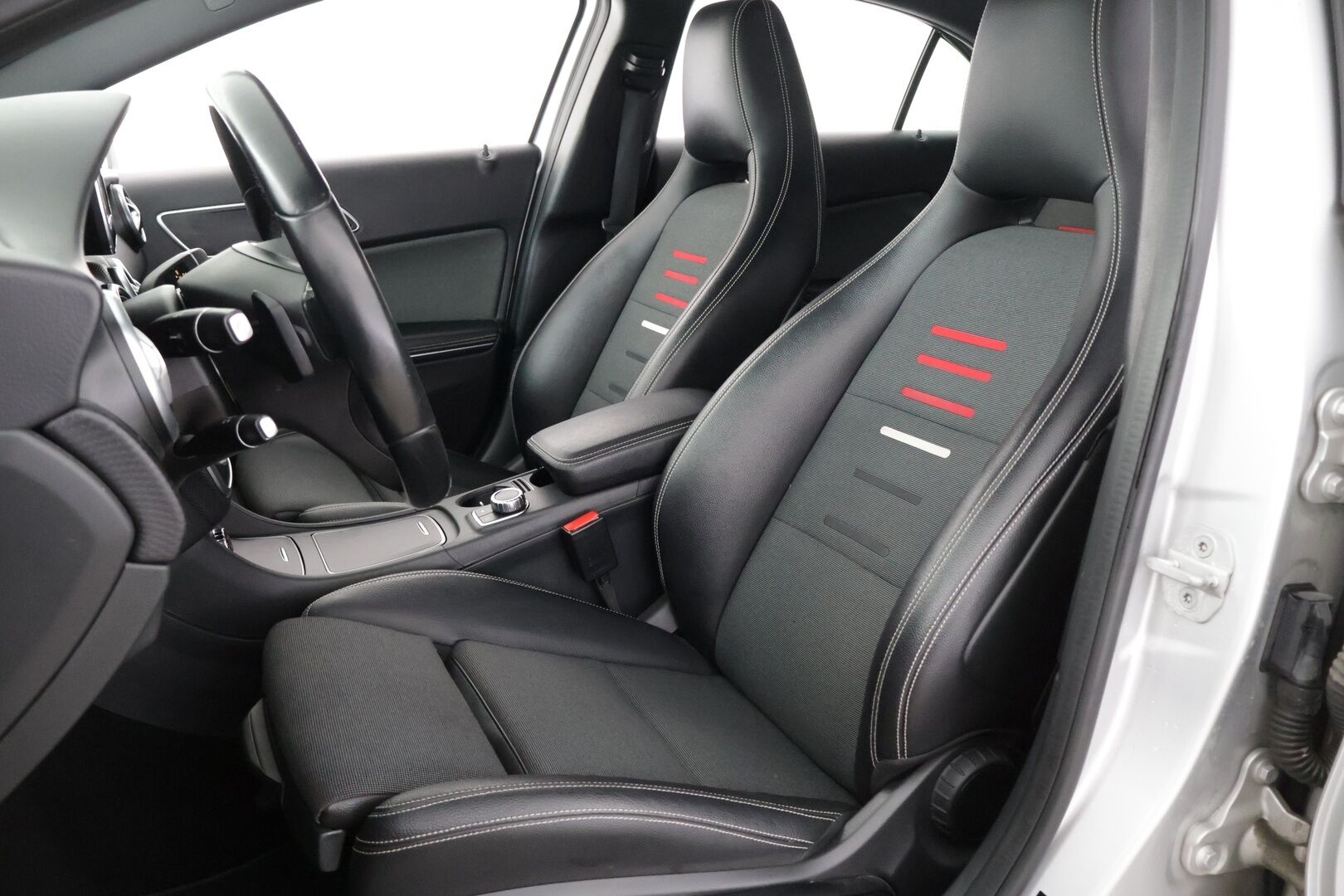 Mercedes-Benz A 2016 160 A Launch Edition - | P-Kamera | Vakkari | Sporttipenkit | Tutkat | 2x Renkaat | 