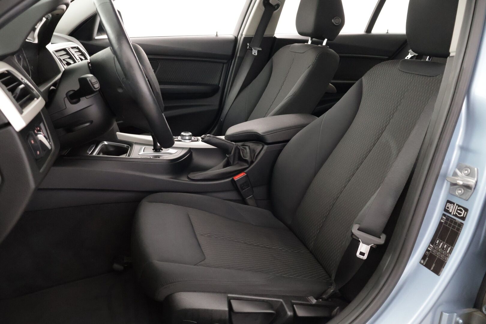 BMW 320 2015 EfficientDynamics Edition A F30 Sedan Business Automatic - ACC | HUD | Juuri huollettu! | Comfort Access | Adaptiiviset Xenon-ajovalot | Driving Assistant | Pysäköintitutkat edessä ja takana | Penkinlämmittimet | Navigointi