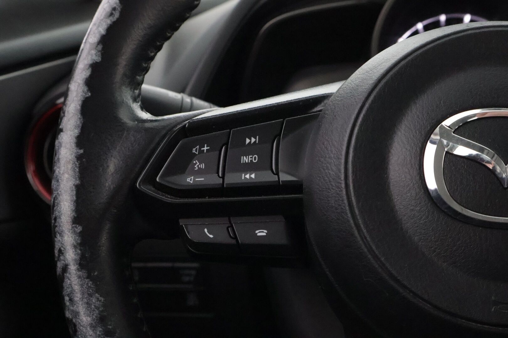 Mazda CX-3 2017 2,0 (120 hv) SKYACTIV-G Premium 6MT EL2 * Suomiauto / Lohko & Sisäpistoke / Vakkari / KeyLess - 2x Renkaat / Kattotelineet mukaan / Juuri tullut Tampereelle!