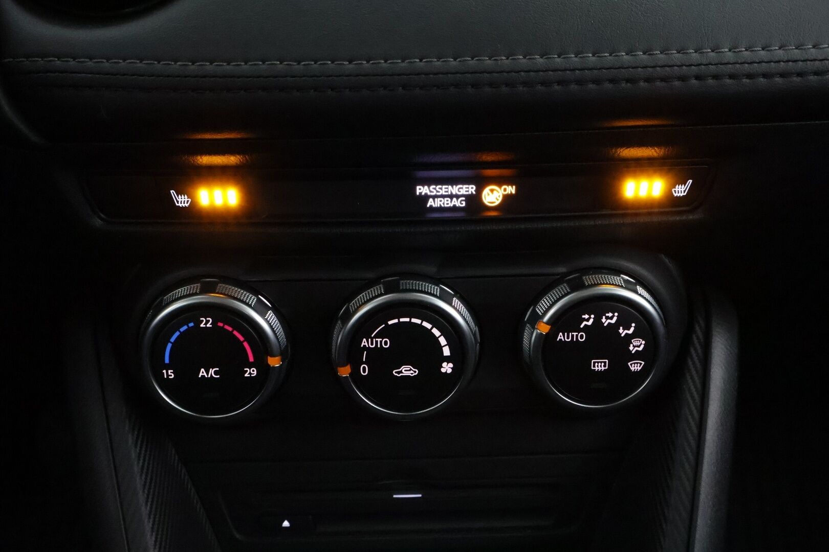 Mazda CX-3 2017 2,0 (120 hv) SKYACTIV-G Premium 6MT EL2 *Suomiauto / Lohko&Sisä / Vakkari / Juuri saapunut Tampereelle*