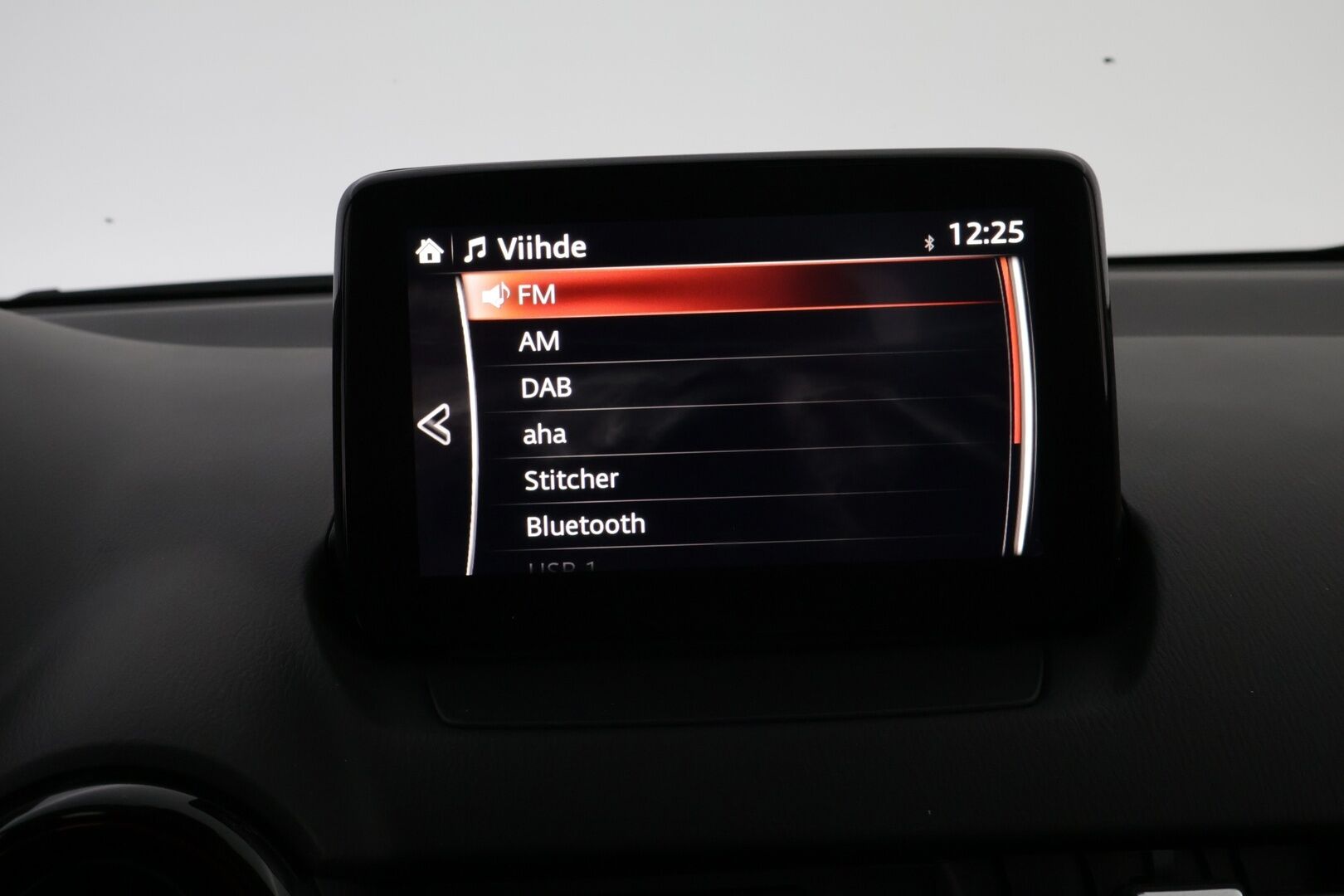 Mazda CX-3 2017 2,0 (120 hv) SKYACTIV-G Premium 6MT EL2 * Suomiauto / Lohko & Sisäpistoke / Vakkari / KeyLess - 2x Renkaat / Kattotelineet mukaan / Juuri tullut Tampereelle!