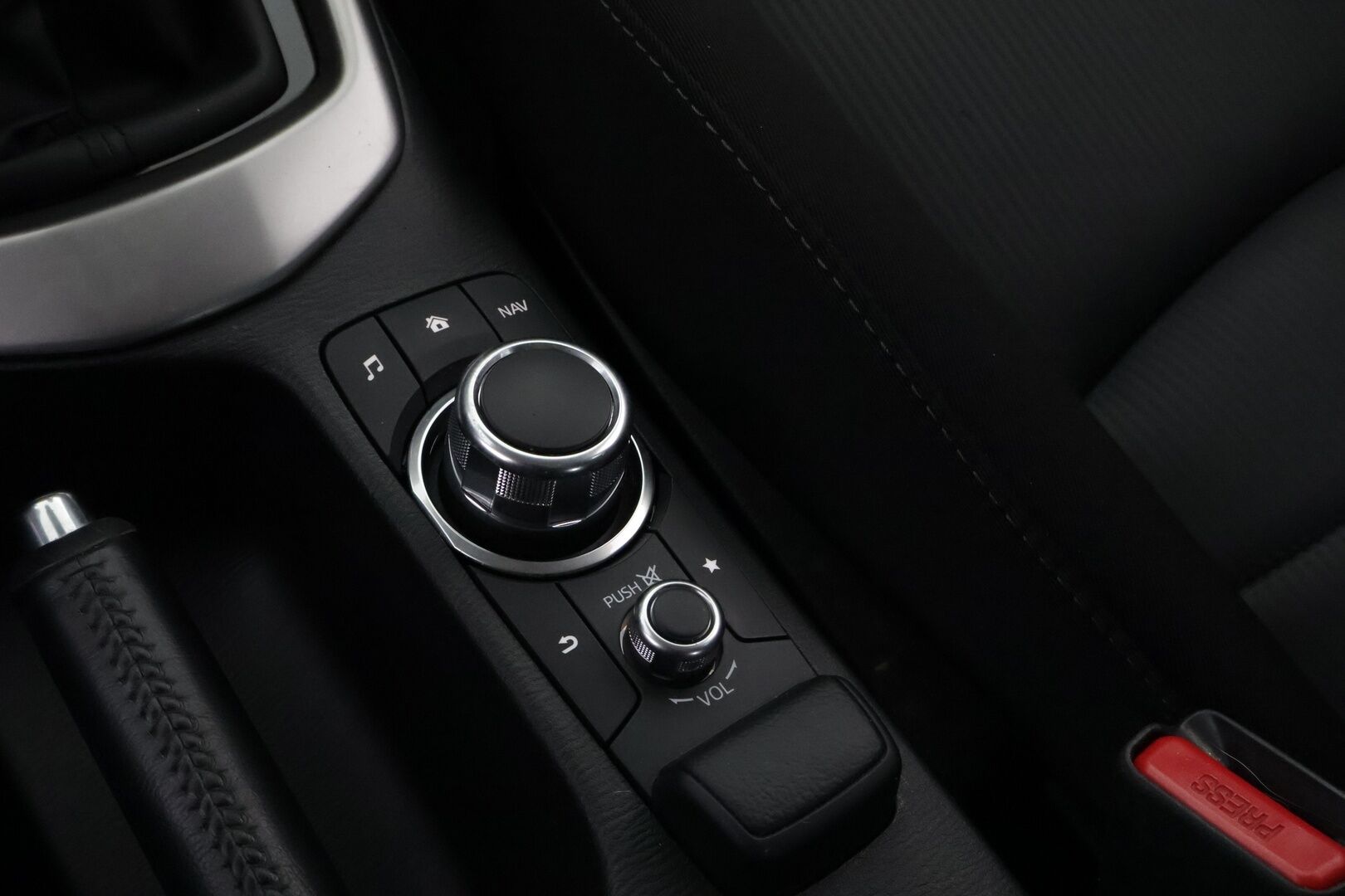 Mazda CX-3 2017 2,0 (120 hv) SKYACTIV-G Premium 6MT EL2 *Suomiauto / Lohko&Sisä / Vakkari / Juuri saapunut Tampereelle*