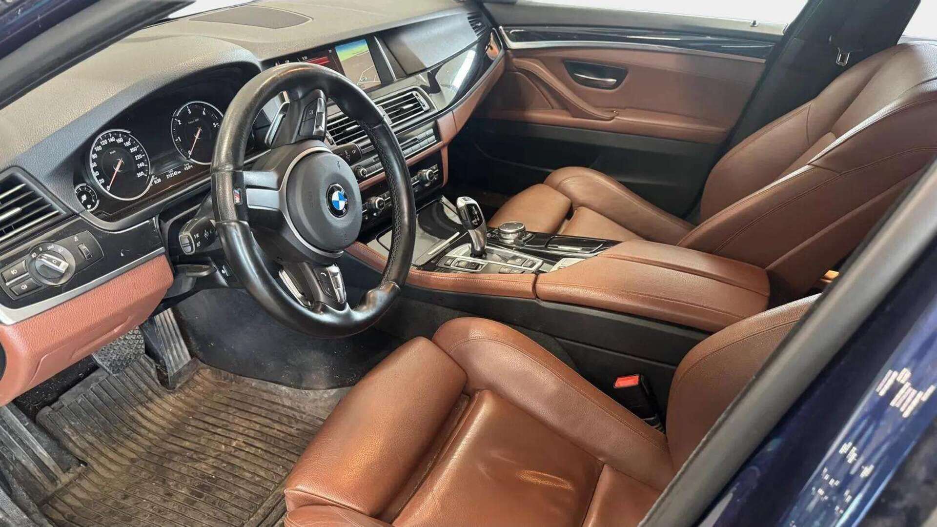 BMW 520 2016 F11 Touring 520d A xDrive Exclusive * Nahkasisusta / Prof.Navi / Hifit / Koukku / M-Sport ratti / Osasähköpenkit / Kamera * - Viimeisin huolto 204tkm 2/26 / Kahdet renkaat vanteineen - HULLUT AVAJAISHULINAT KORKOTARJOUS 3,29 %